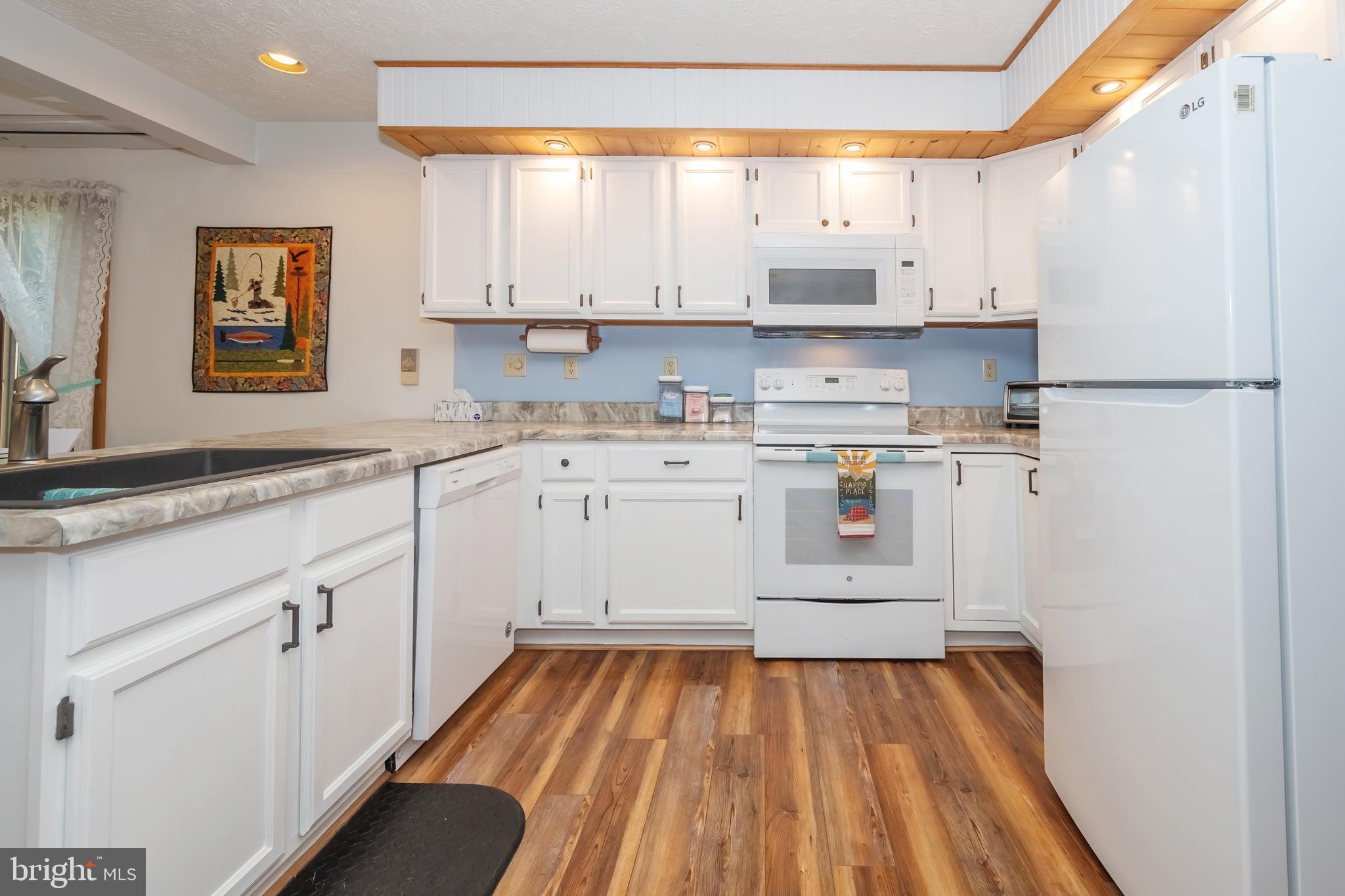 LAUREL BROOK - Residential