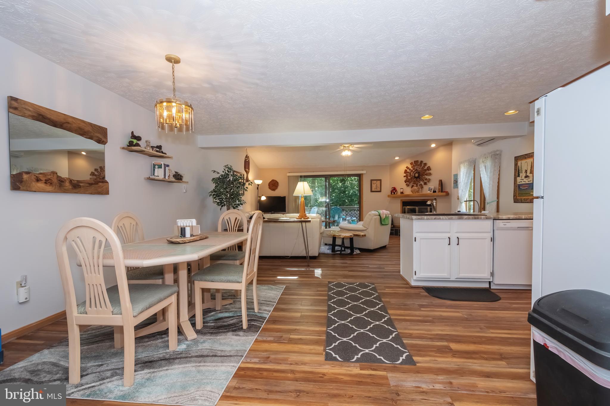 LAUREL BROOK - Residential