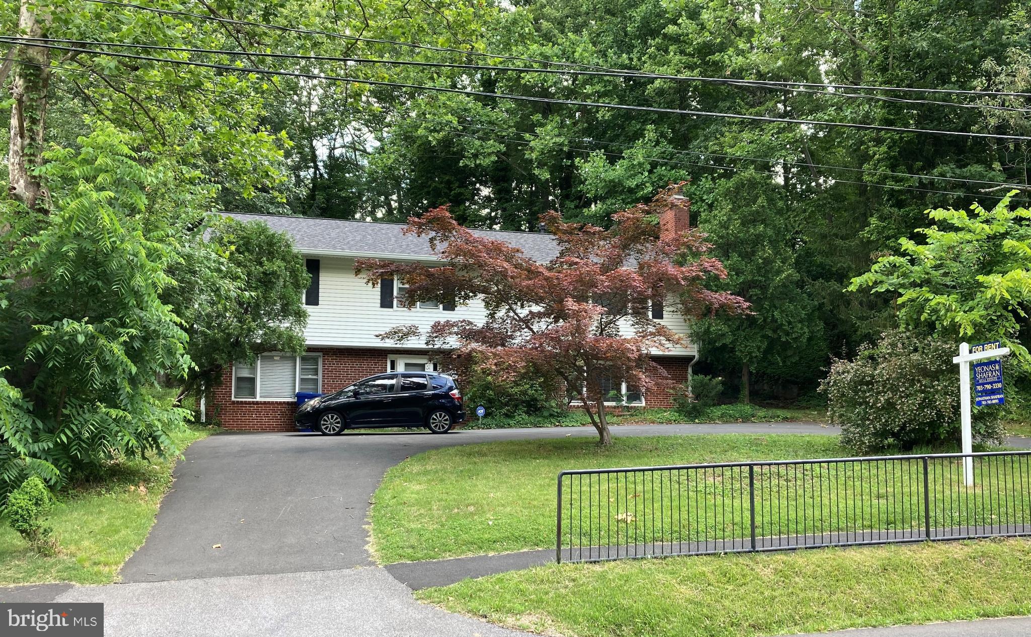 BROYHILL LANGLEY ESTATES - Residential Lease