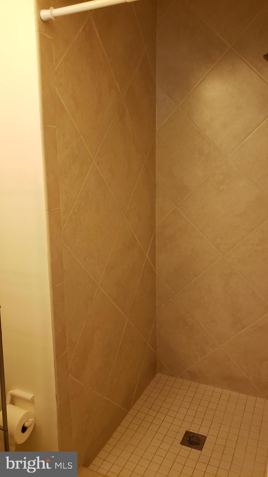 BROYHILL LANGLEY ESTATES - Residential Lease