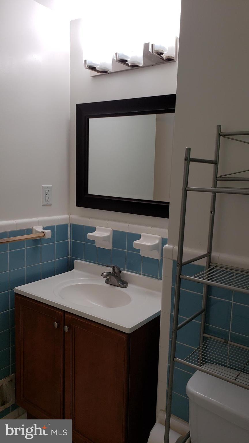 BROYHILL LANGLEY ESTATES - Residential Lease