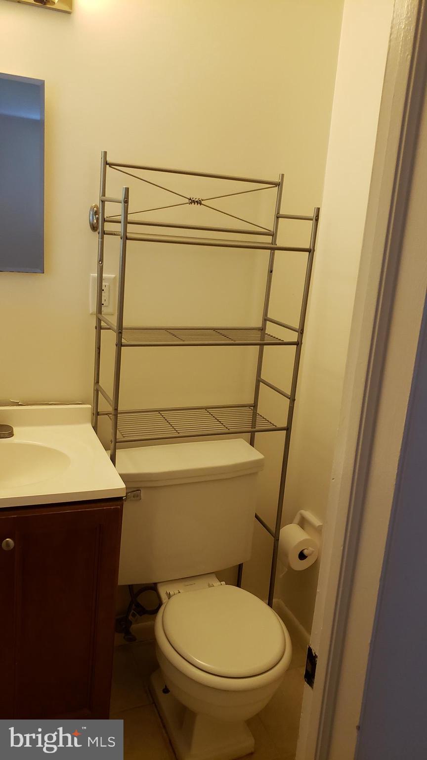 BROYHILL LANGLEY ESTATES - Residential Lease