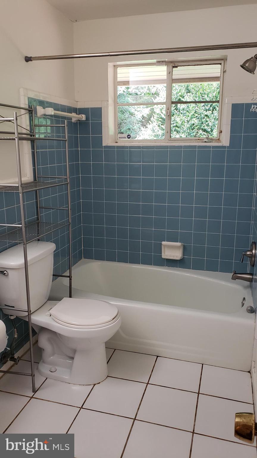 BROYHILL LANGLEY ESTATES - Residential Lease