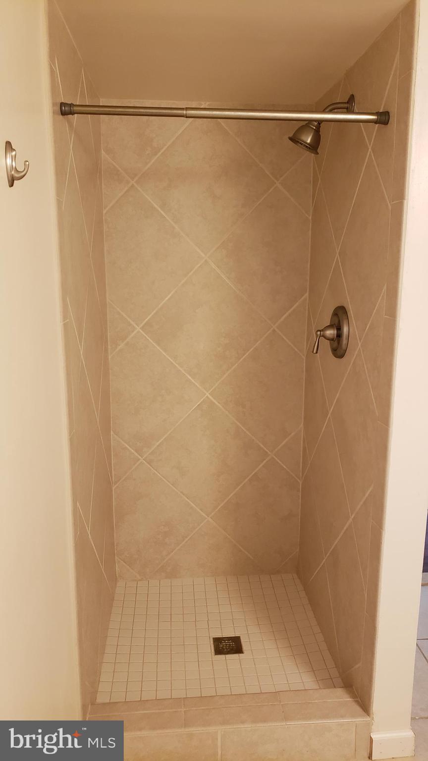 BROYHILL LANGLEY ESTATES - Residential Lease