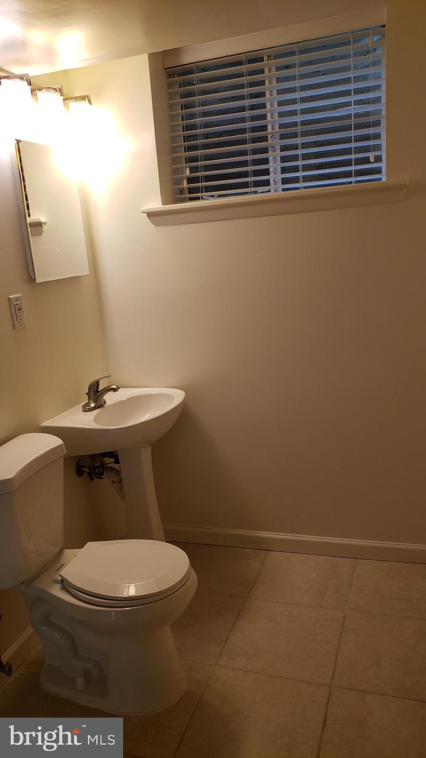 BROYHILL LANGLEY ESTATES - Residential Lease