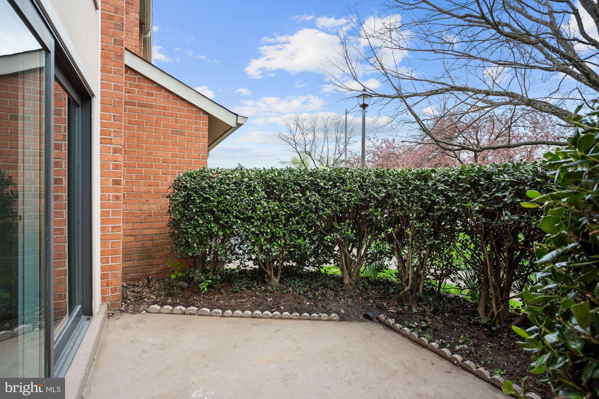 VISTAS OF MCLEAN - Residential