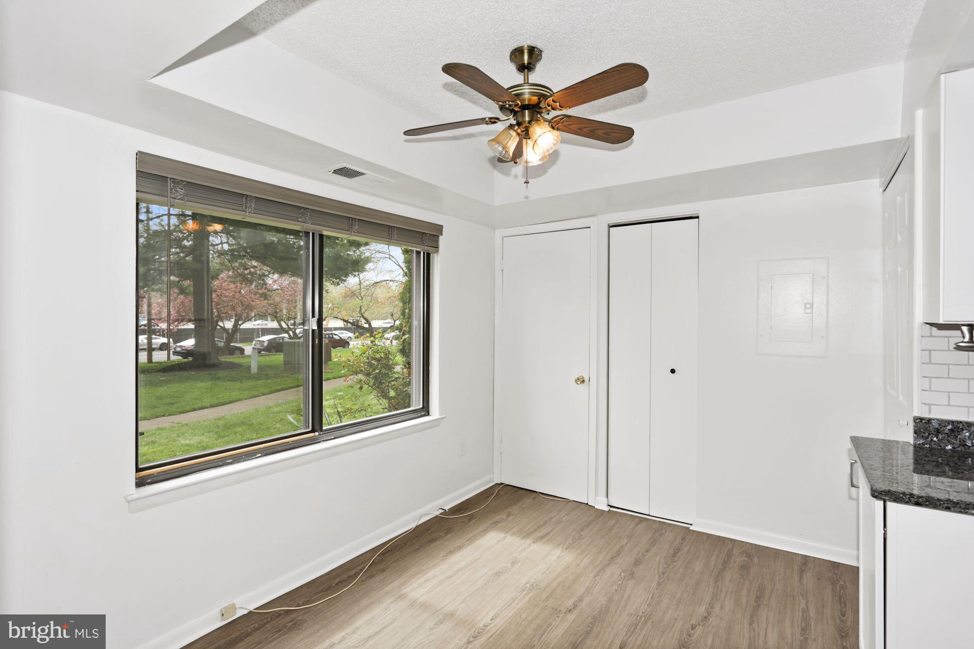 VISTAS OF MCLEAN - Residential