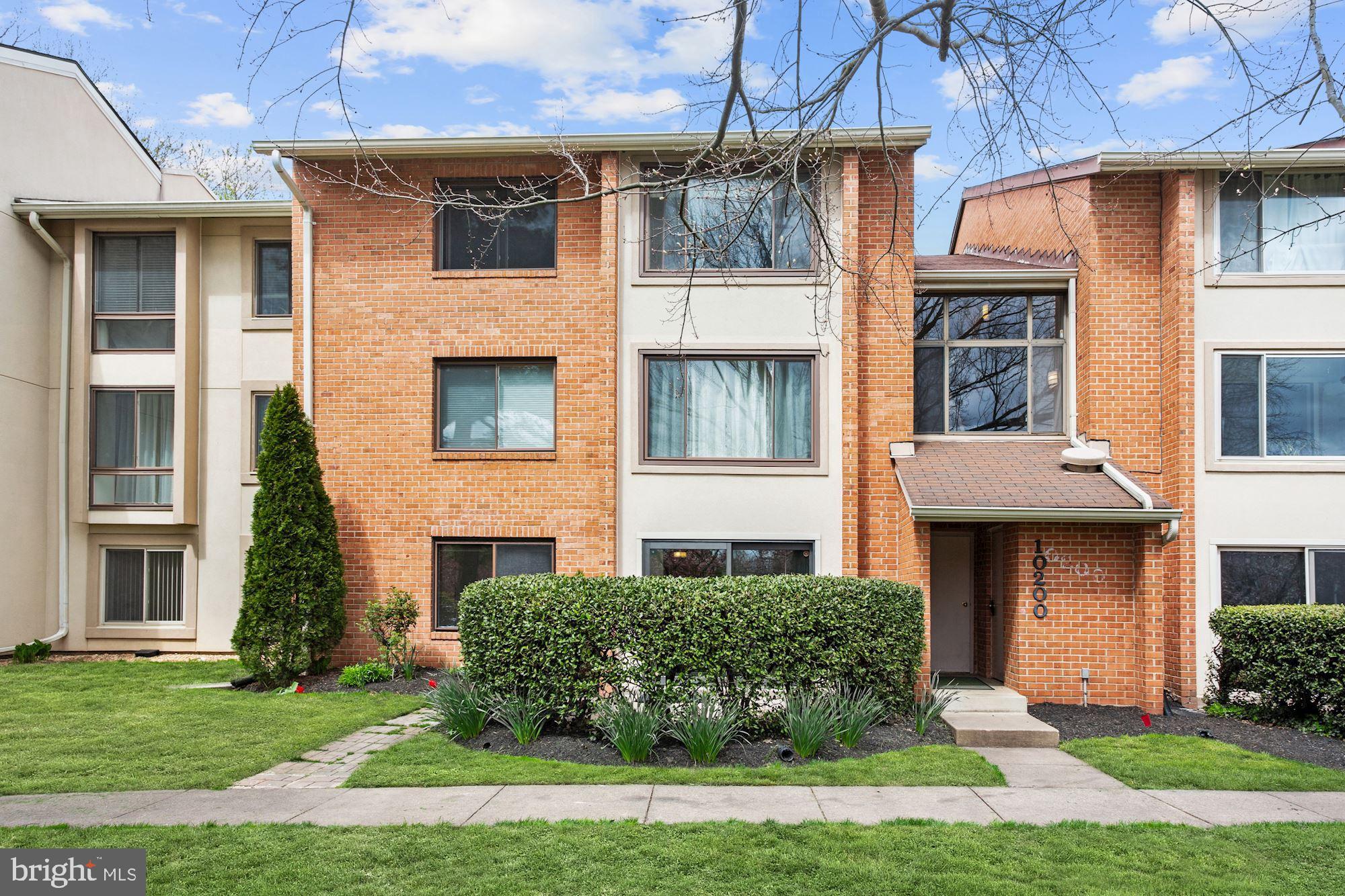 VISTAS OF MCLEAN - Residential