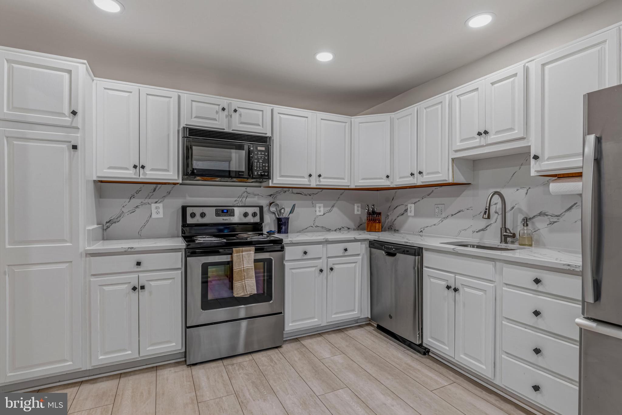 FAIR LAKES - Residential