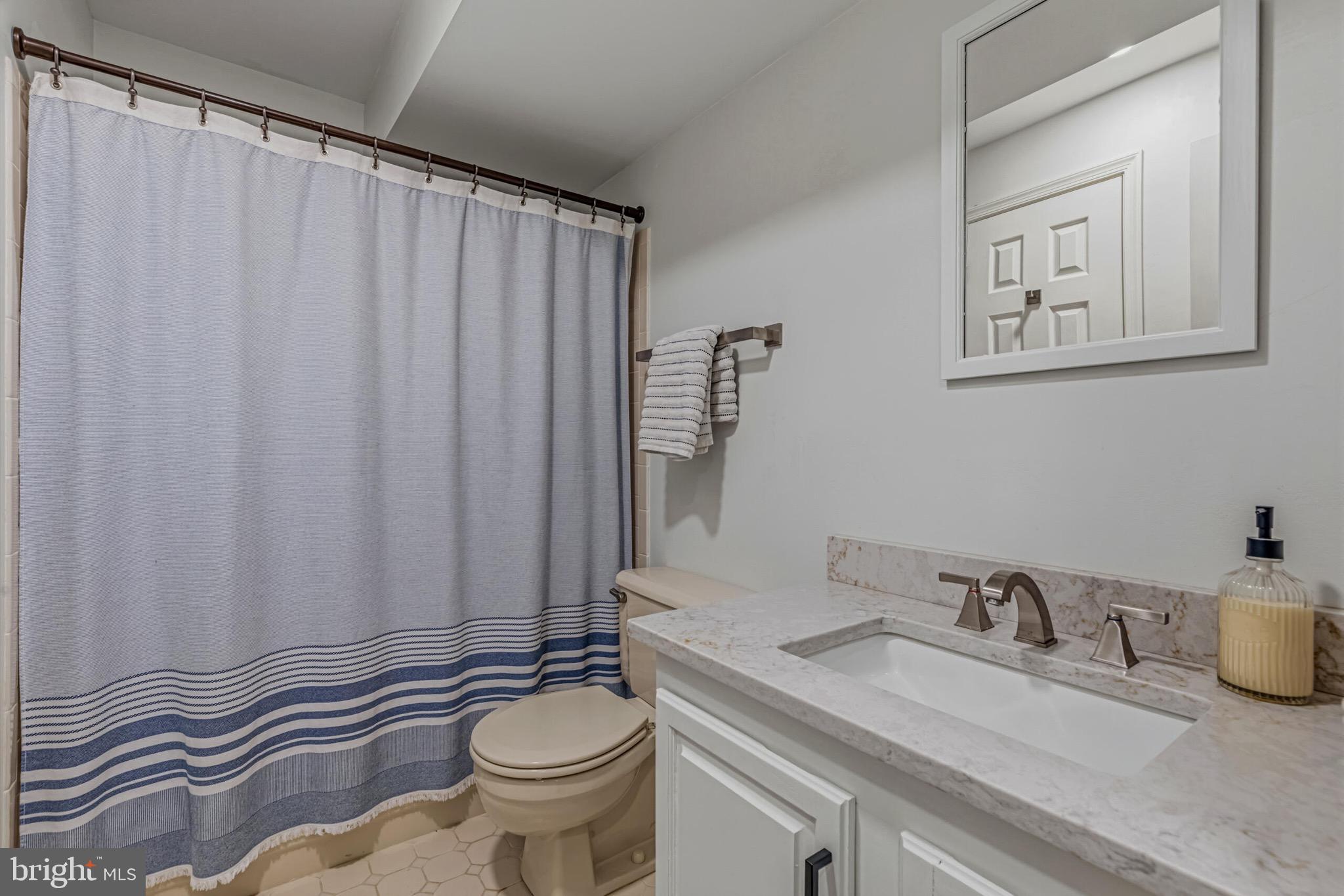 FAIR LAKES - Residential