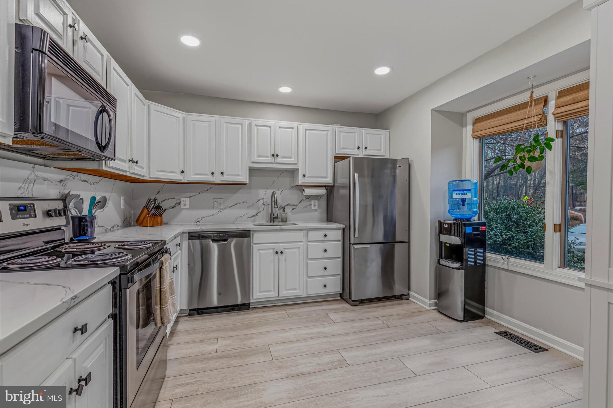 FAIR LAKES - Residential