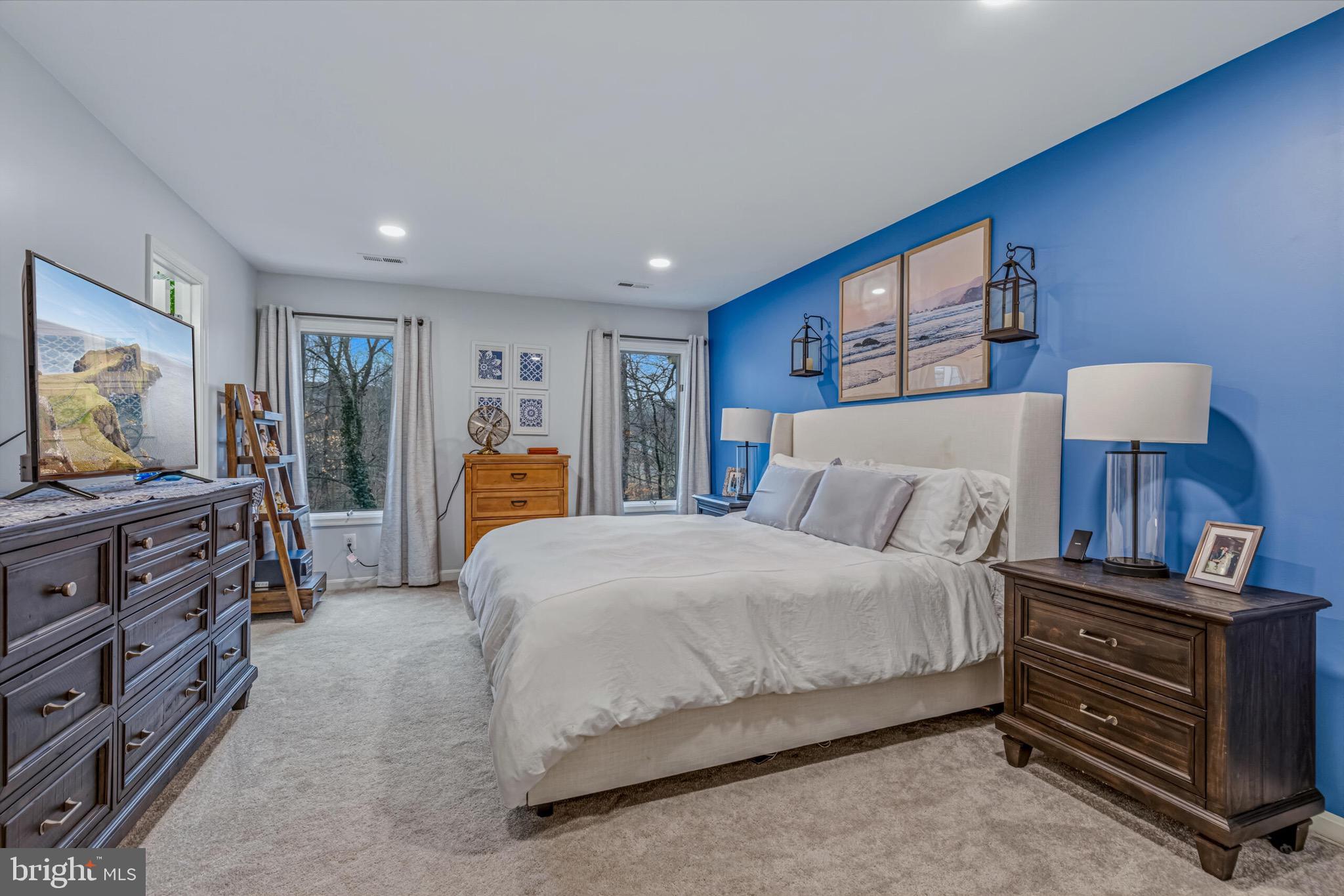 FAIR LAKES - Residential