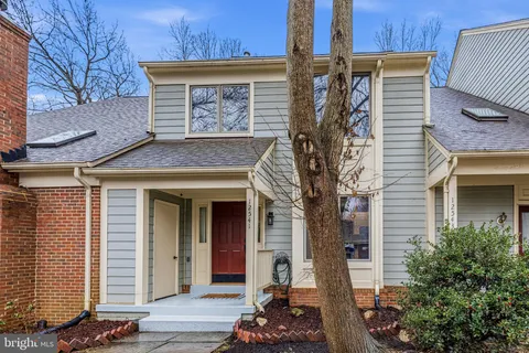 12541 N Lake Court, Fairfax, VA MLS: VAFX2294260