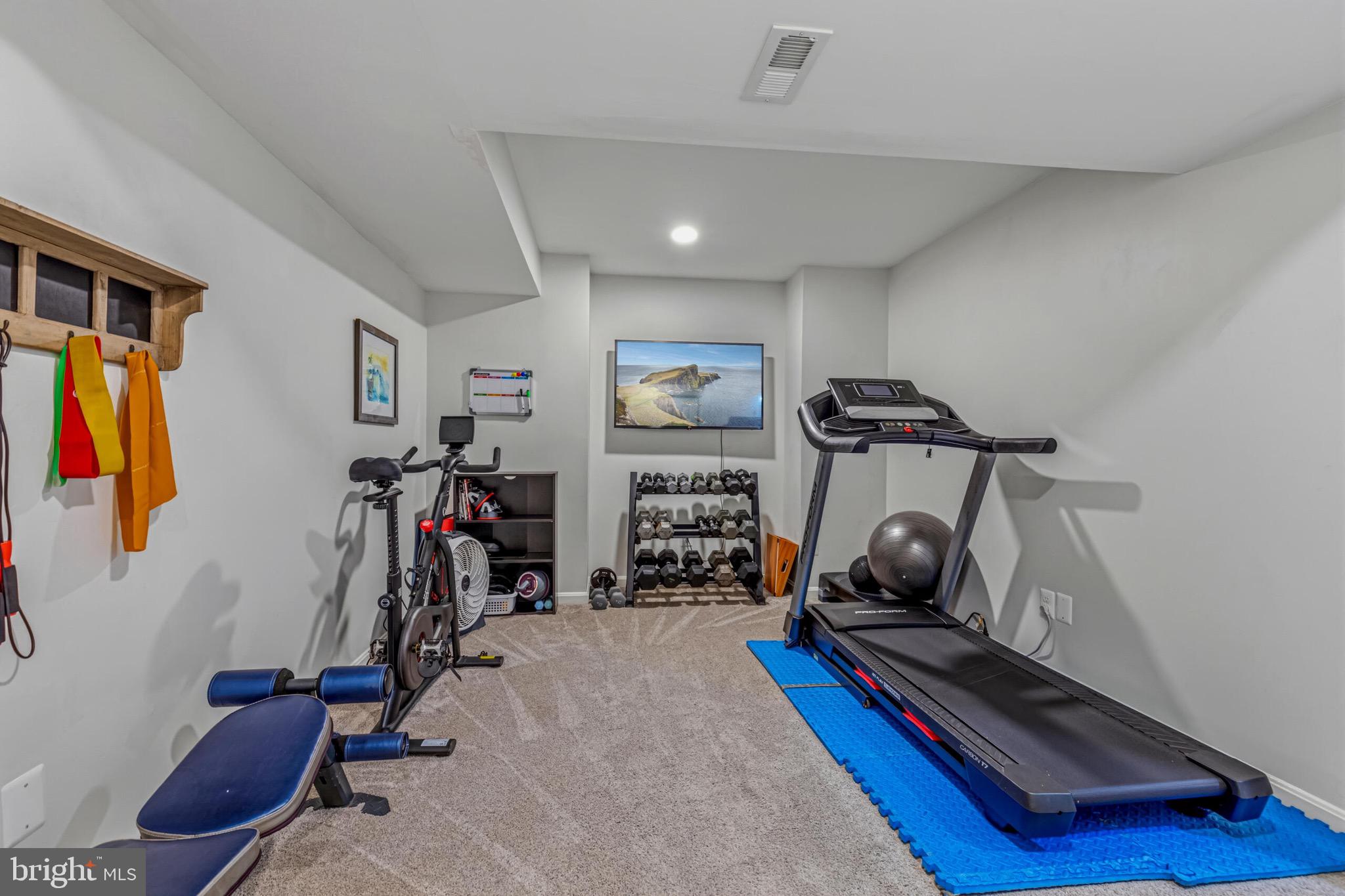 FAIR LAKES - Residential