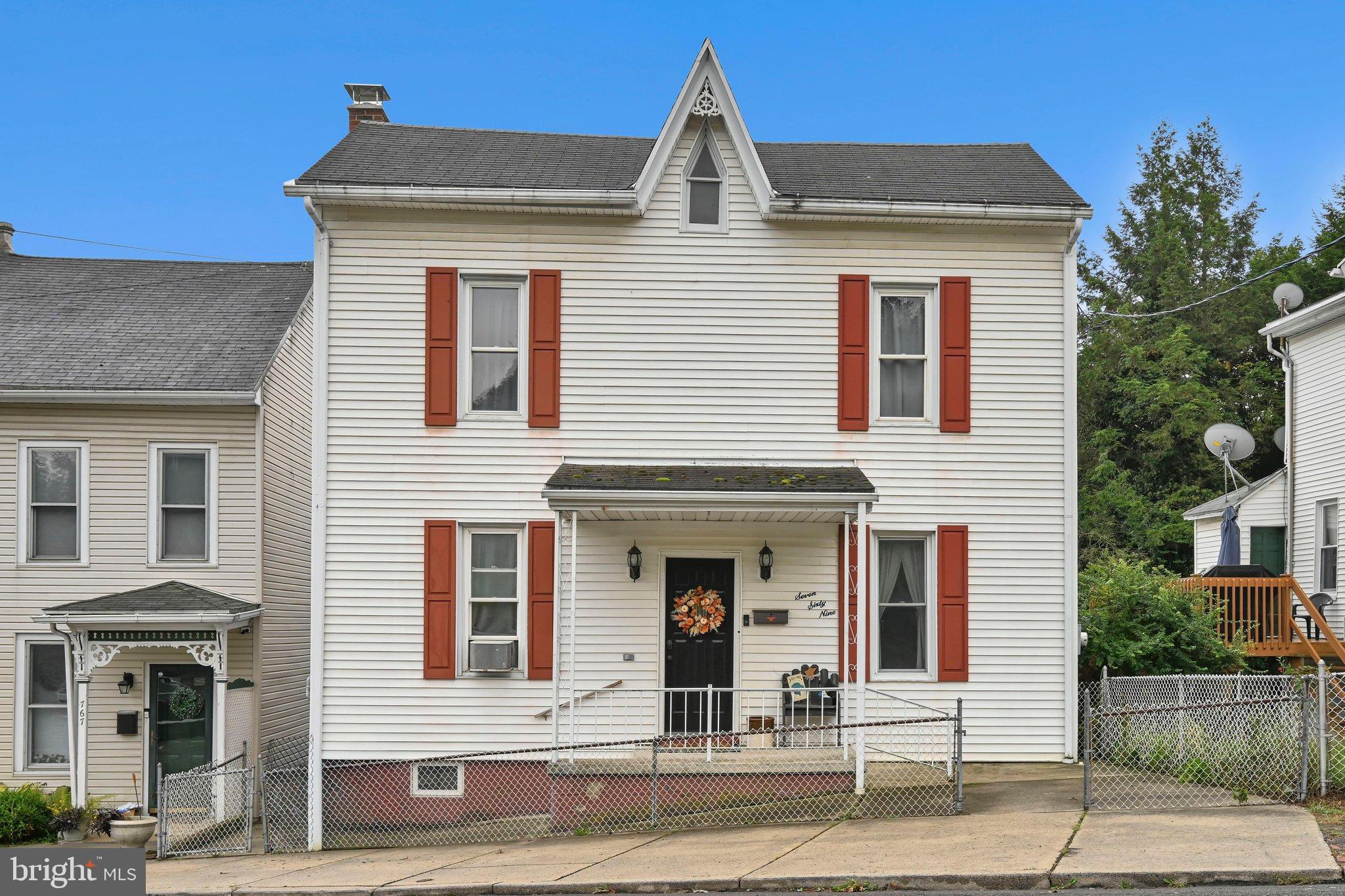 769 N CENTRE STREET