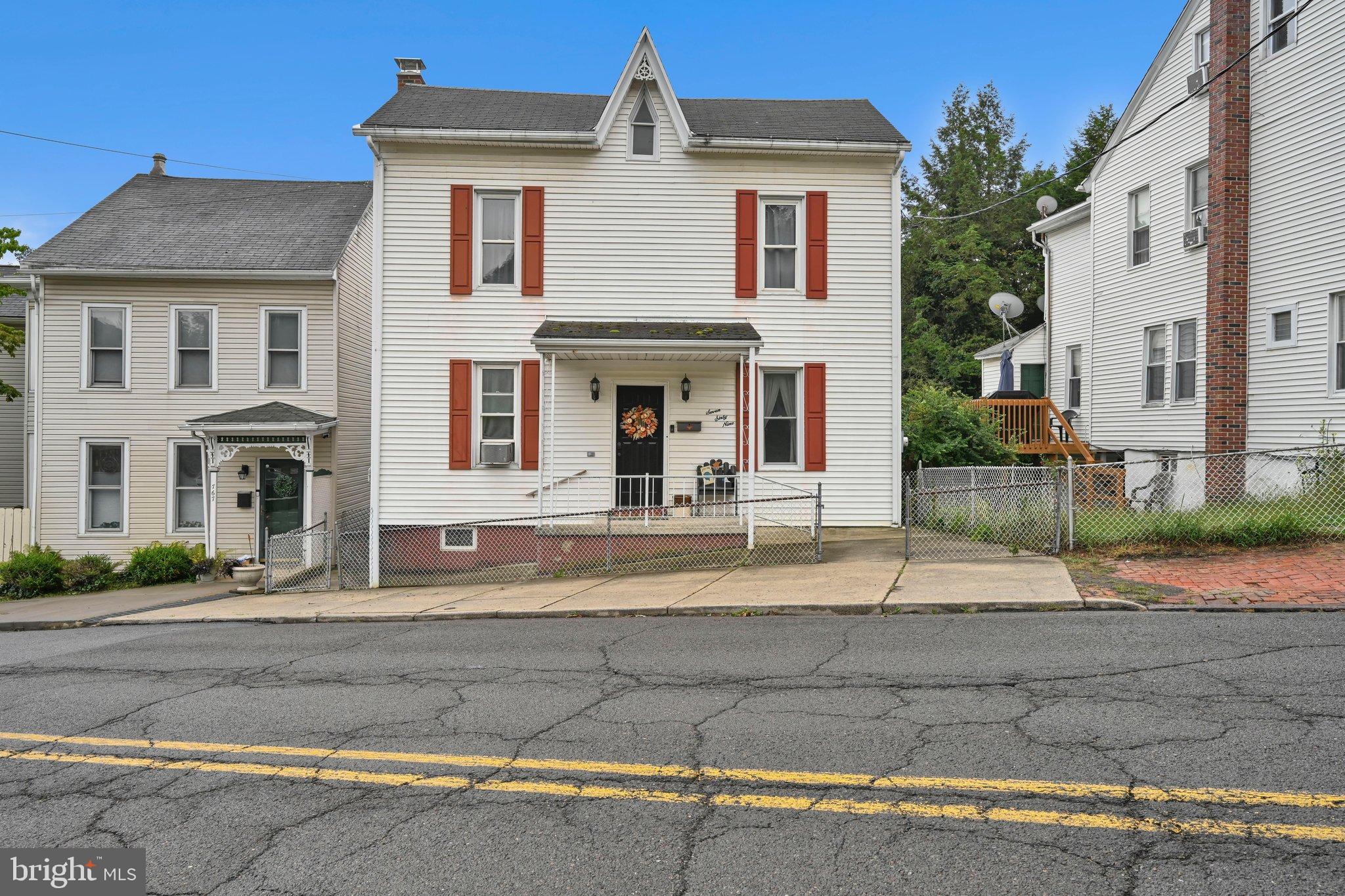 769 N CENTRE STREET