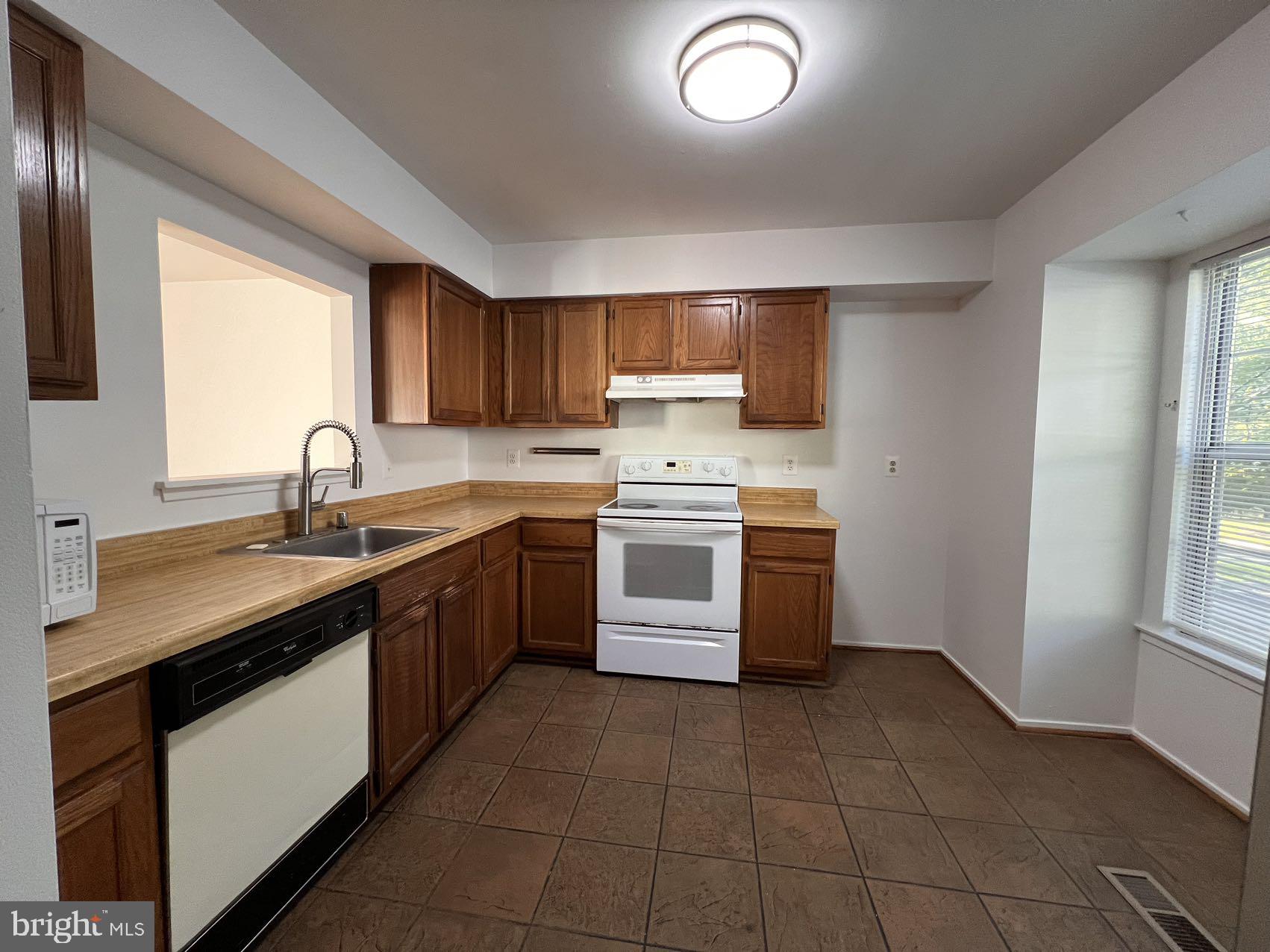 POTOMAC RIDGE - Residential Lease