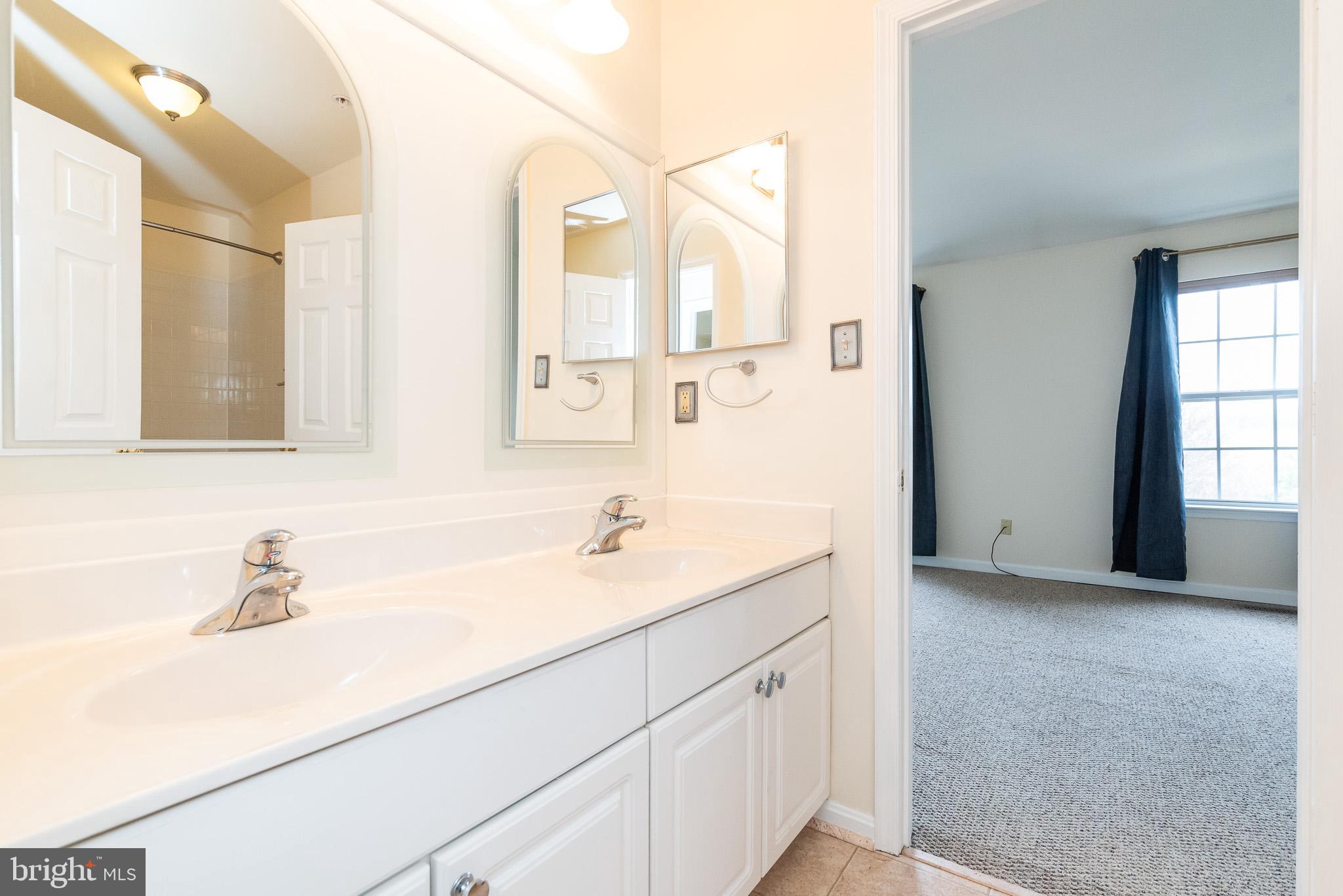 CONSTANT FRIENDSHIP - Residential Lease