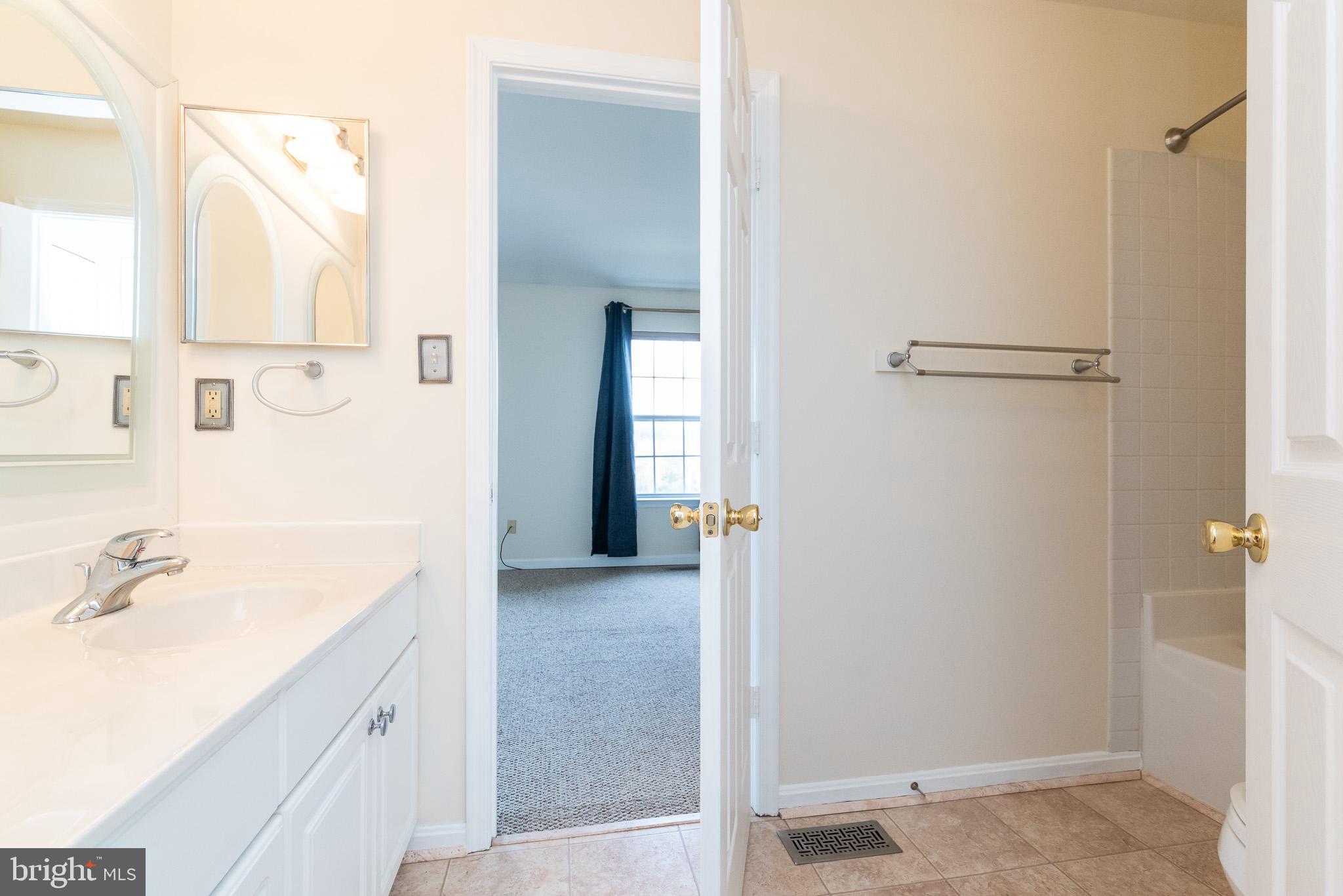 CONSTANT FRIENDSHIP - Residential Lease