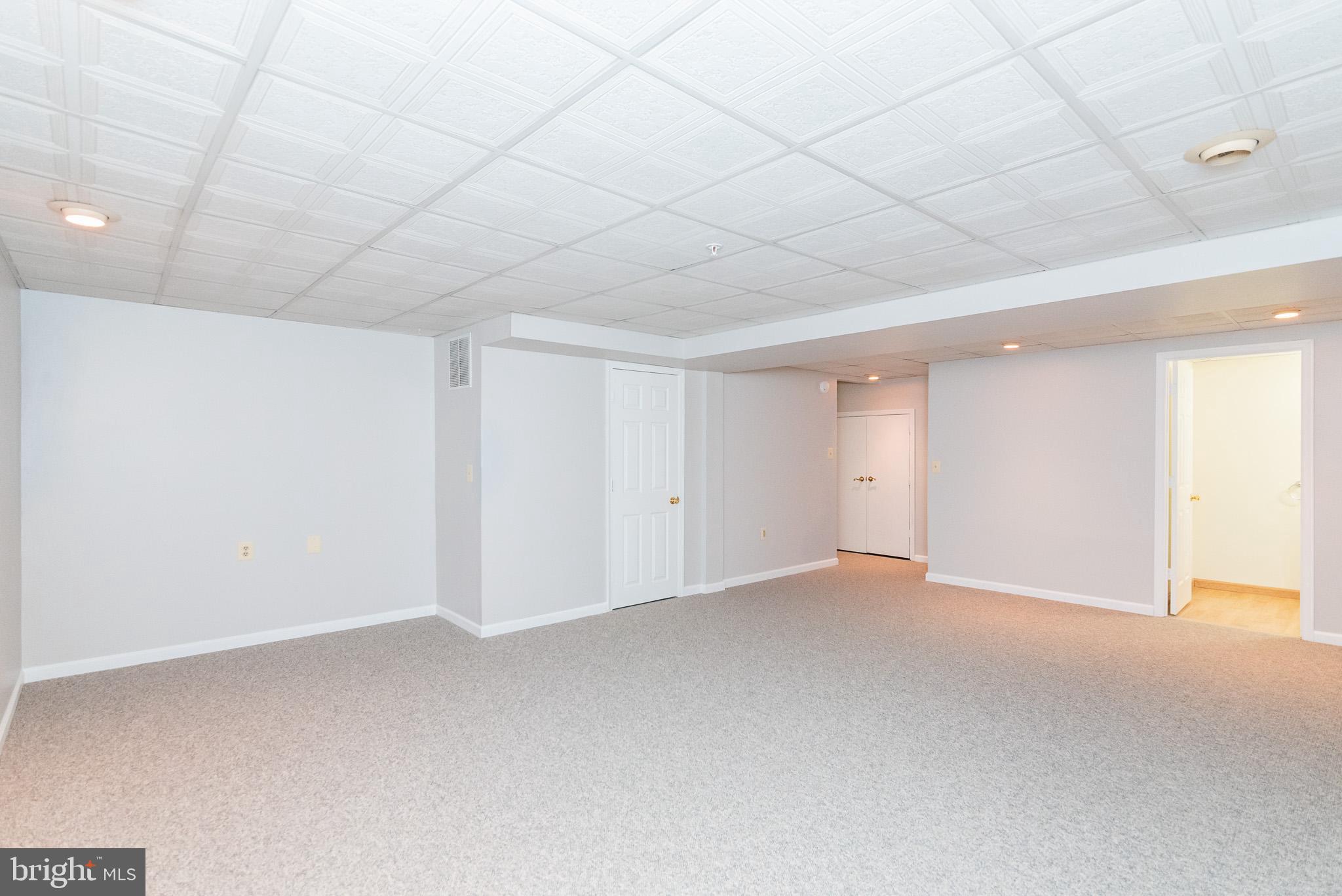 CONSTANT FRIENDSHIP - Residential Lease