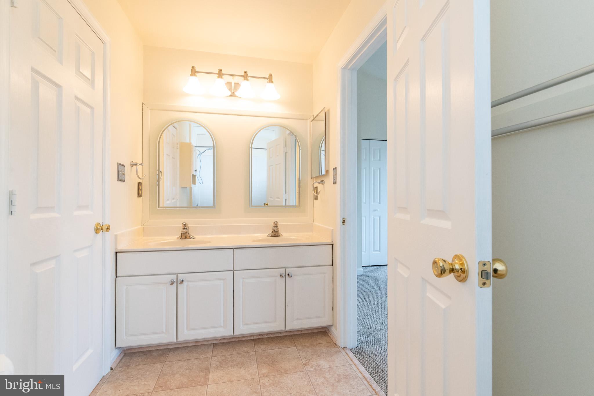 CONSTANT FRIENDSHIP - Residential Lease