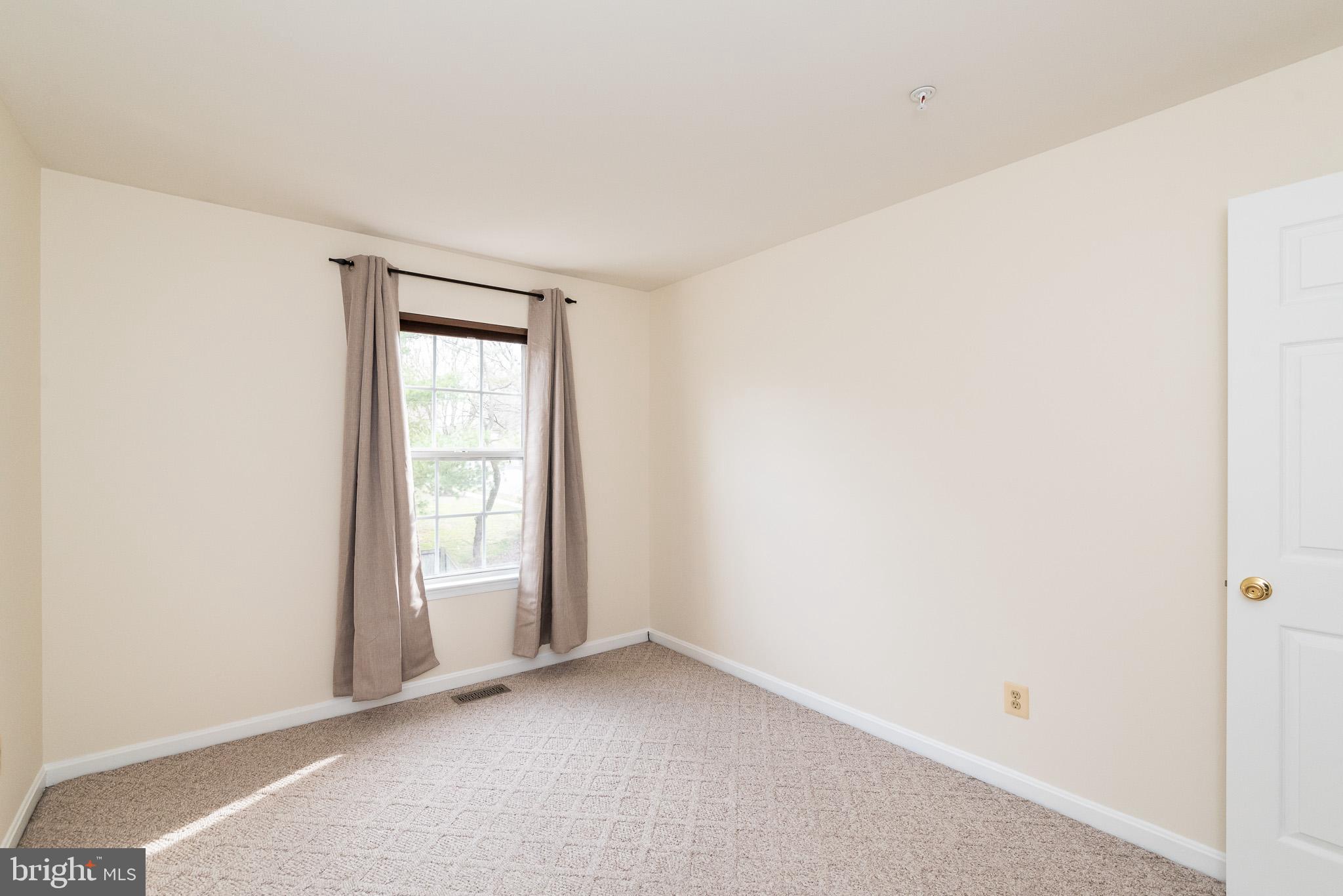 CONSTANT FRIENDSHIP - Residential Lease