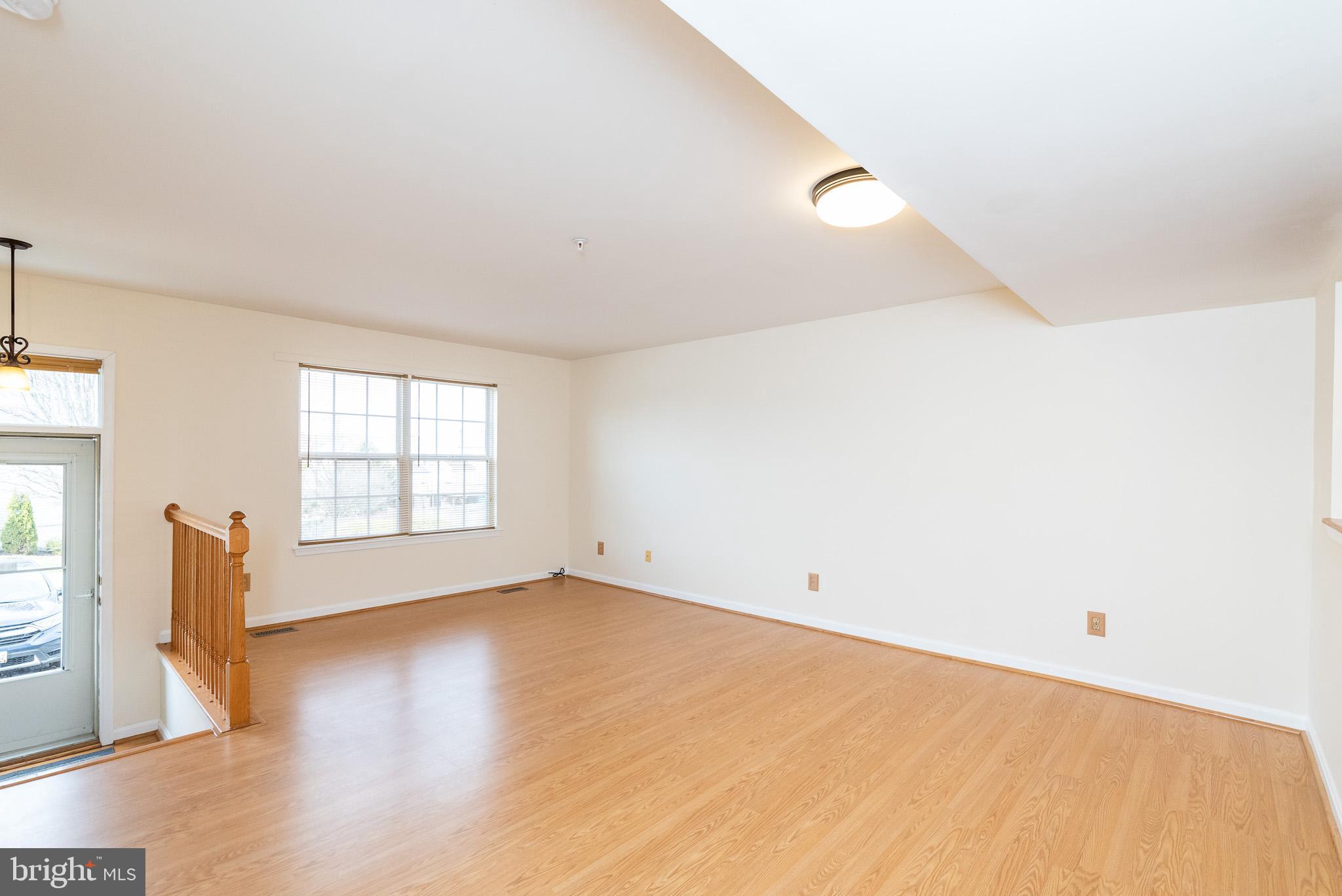 CONSTANT FRIENDSHIP - Residential Lease