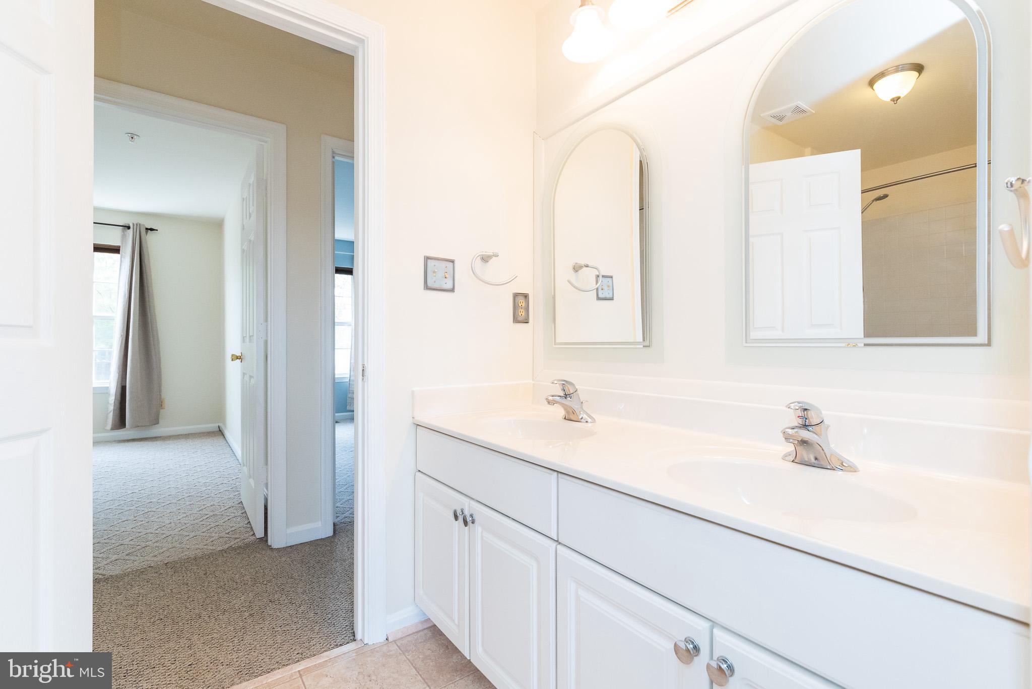 CONSTANT FRIENDSHIP - Residential Lease