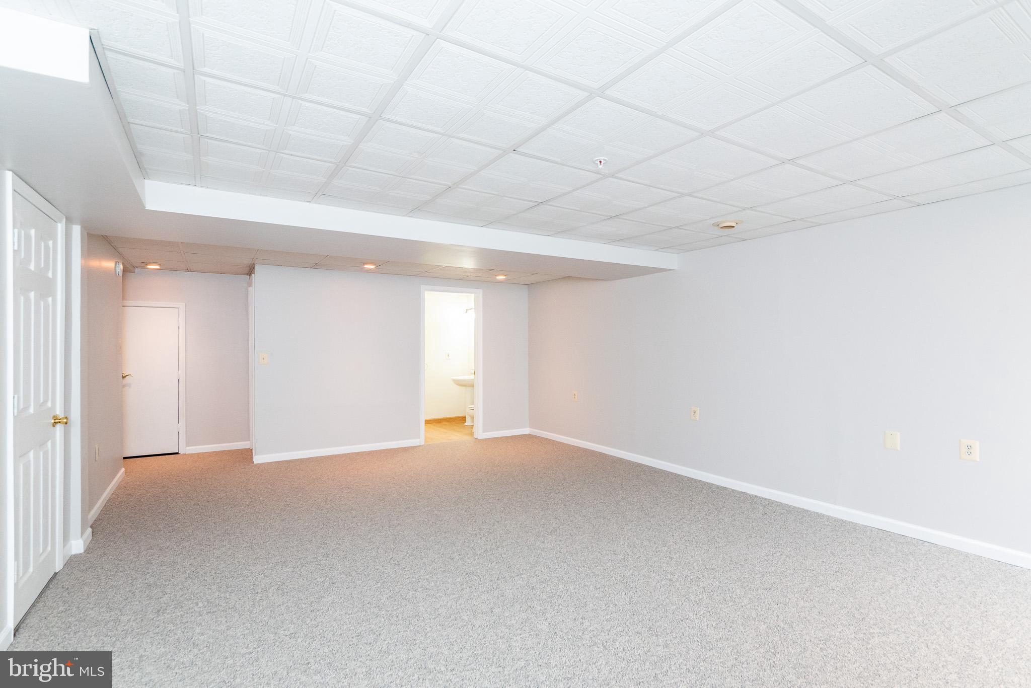 CONSTANT FRIENDSHIP - Residential Lease