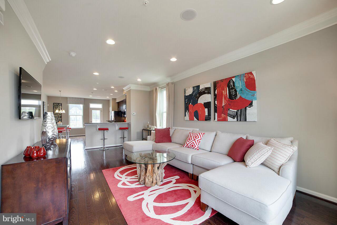 CREEKSIDE VILLAGE - Residential