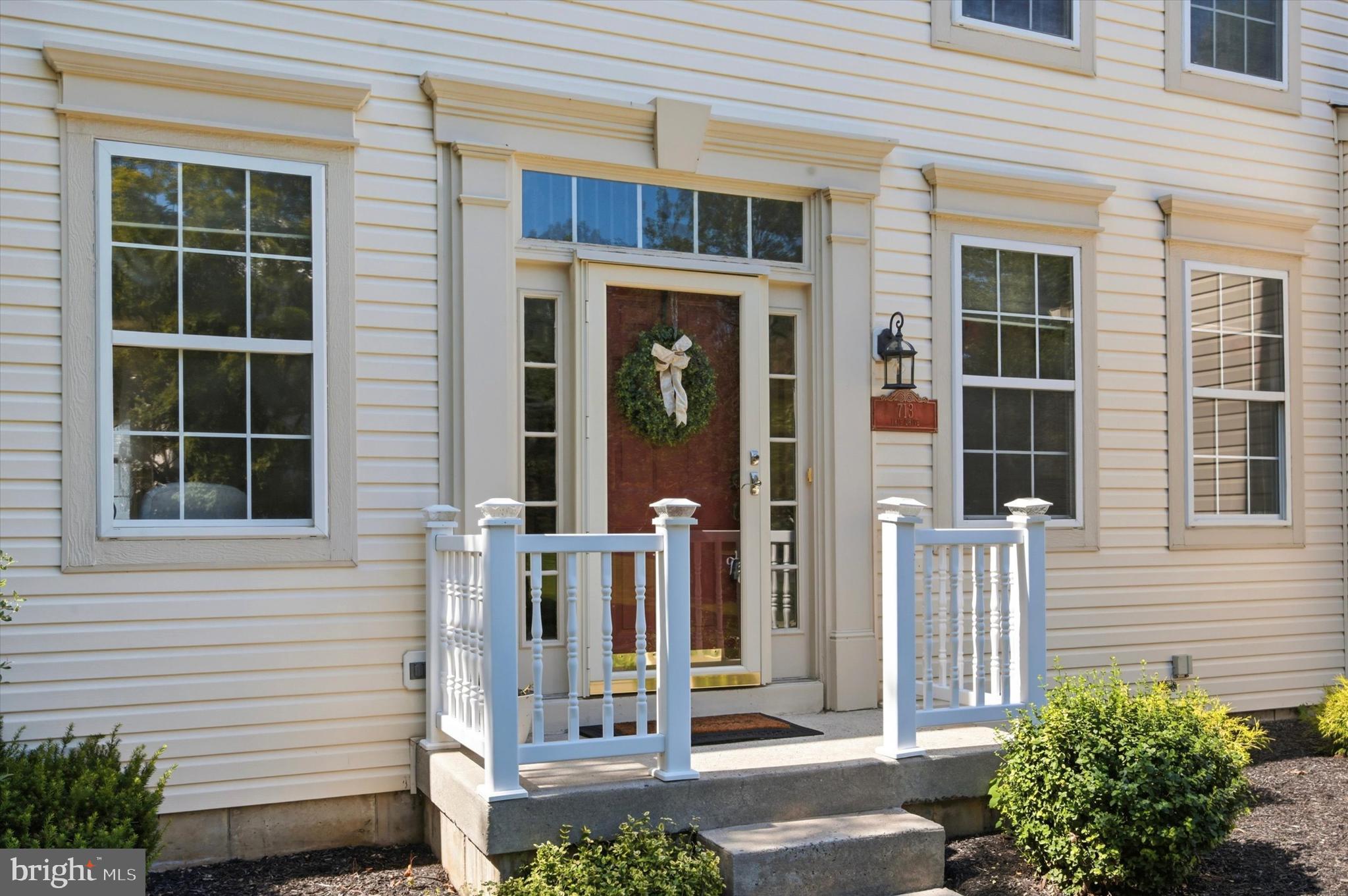 713 IRIS LANE