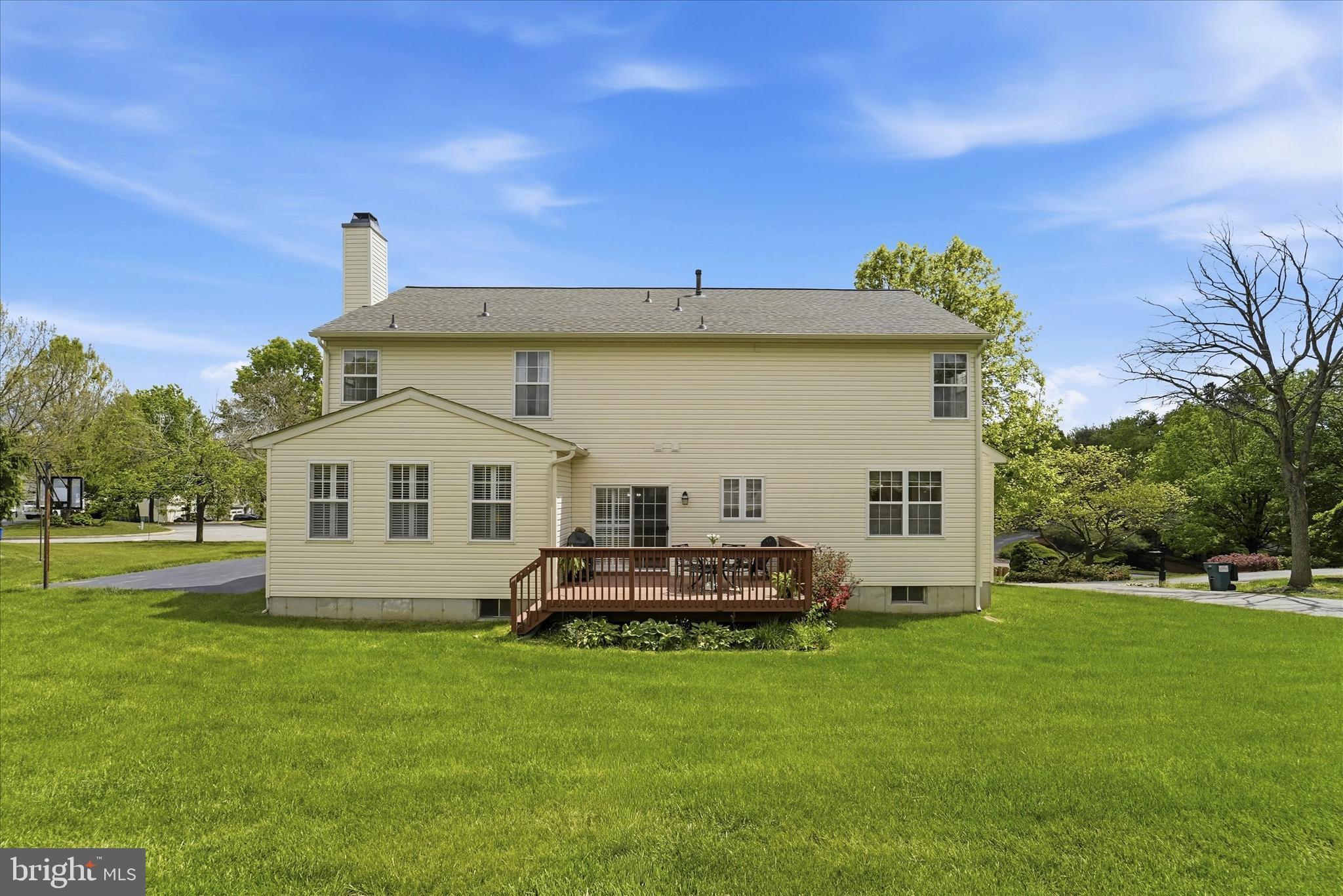 713 IRIS LANE