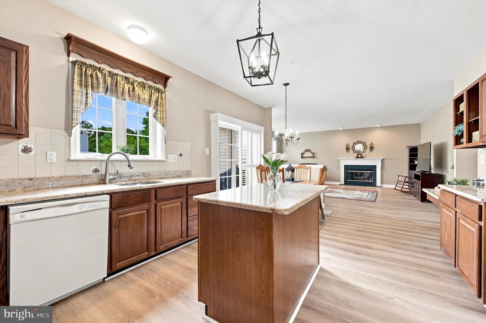 713 IRIS LANE