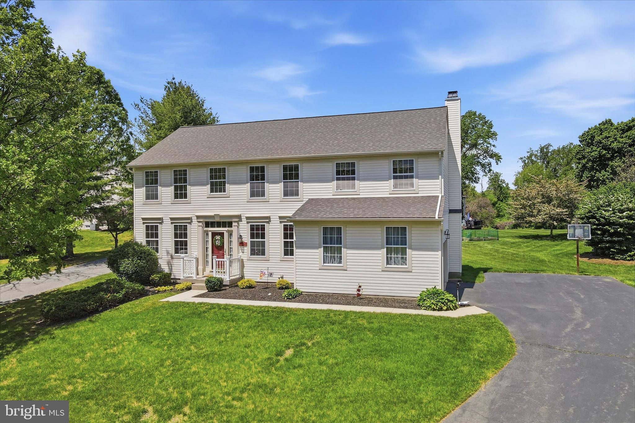 713 IRIS LANE