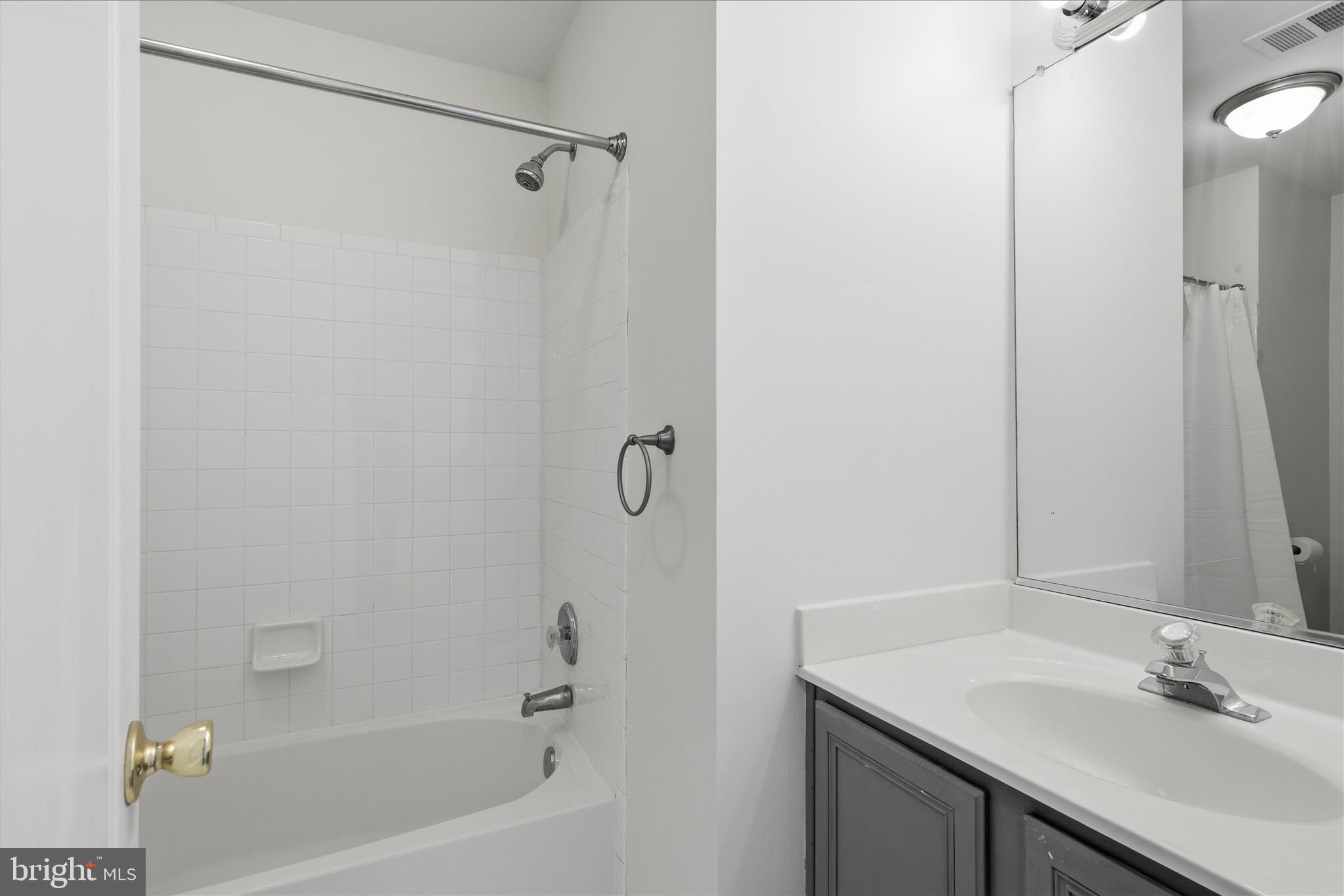 SOUTH RIDING - Residential Lease