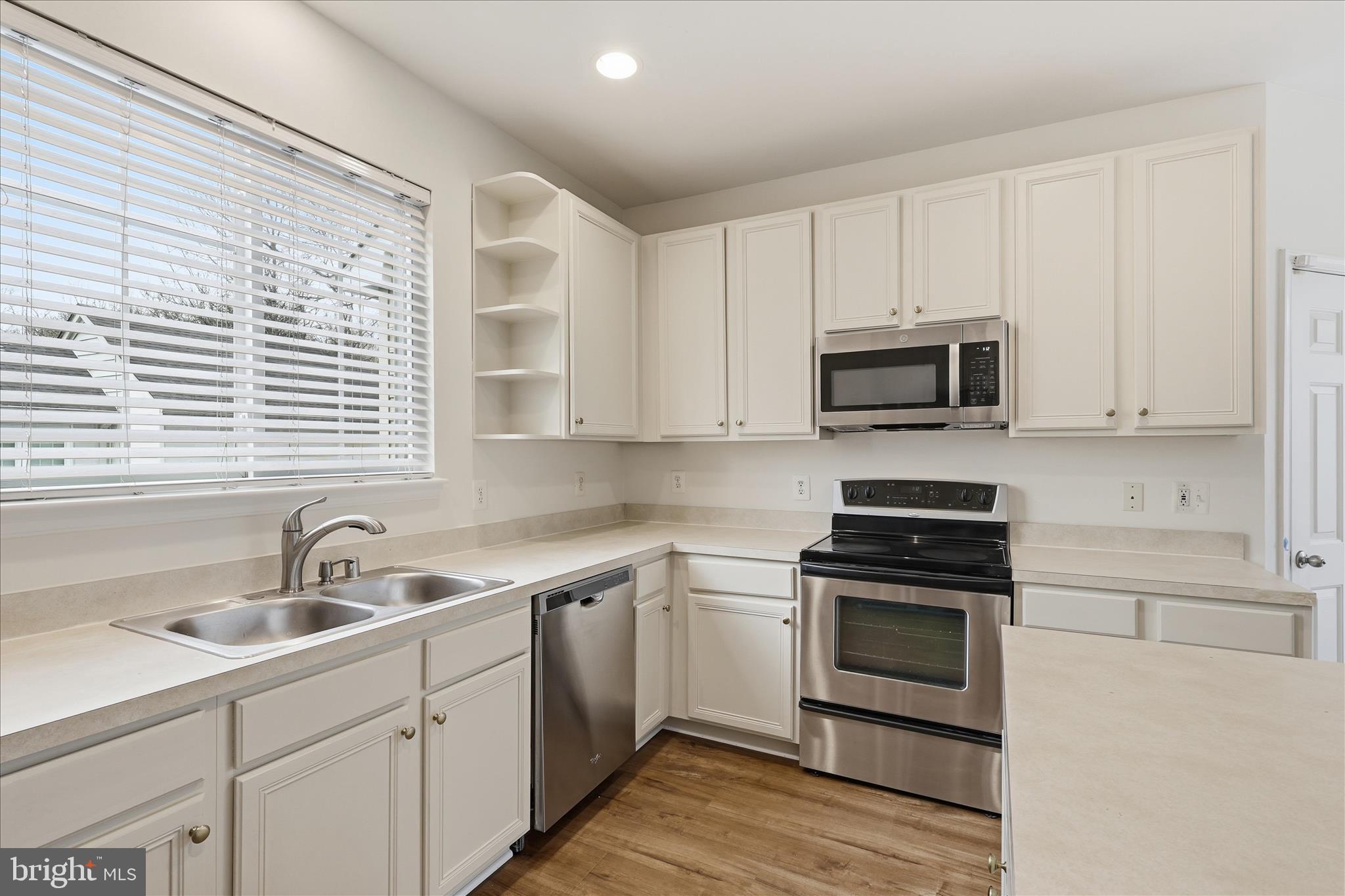 SOUTH RIDING - Residential Lease