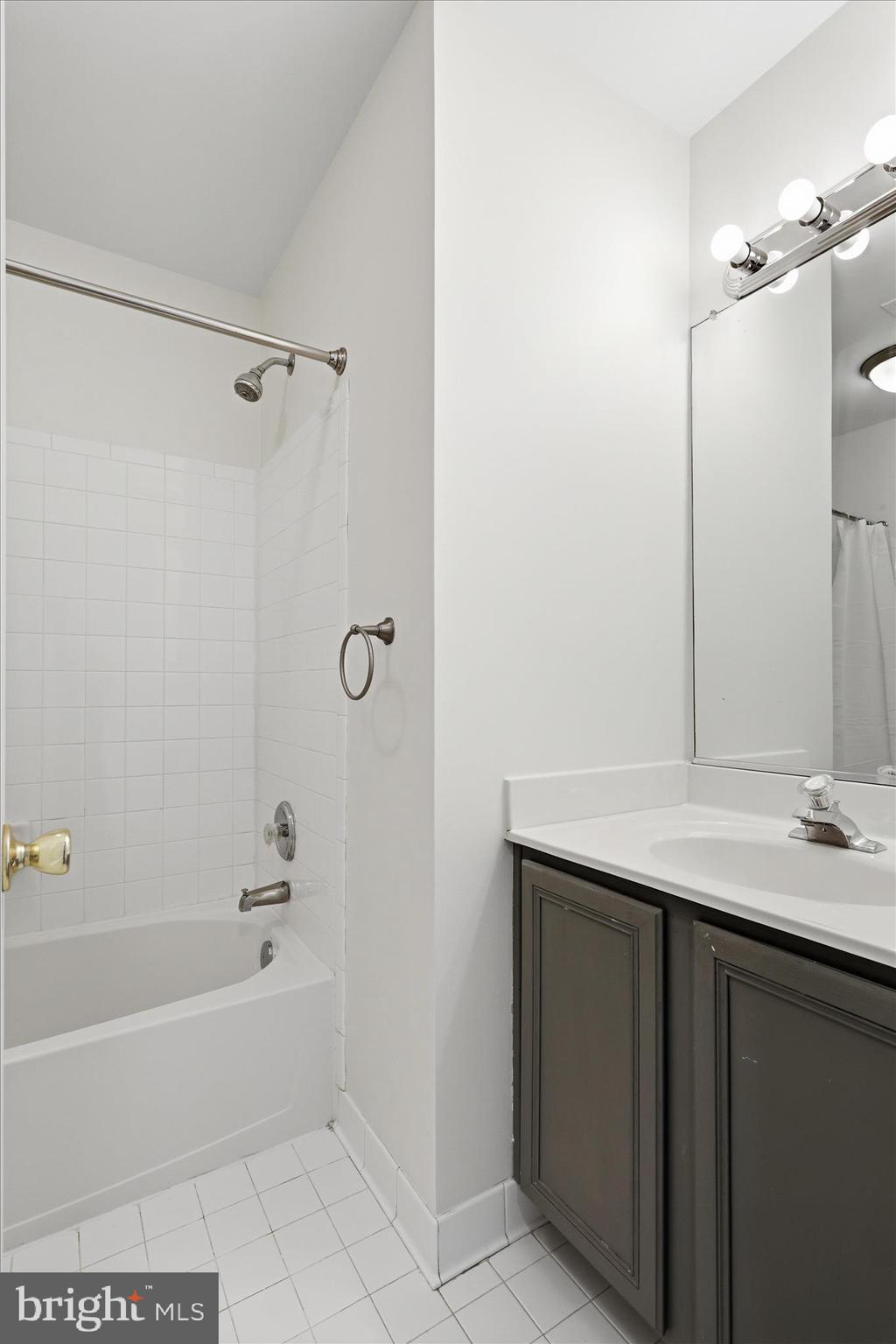 SOUTH RIDING - Residential Lease