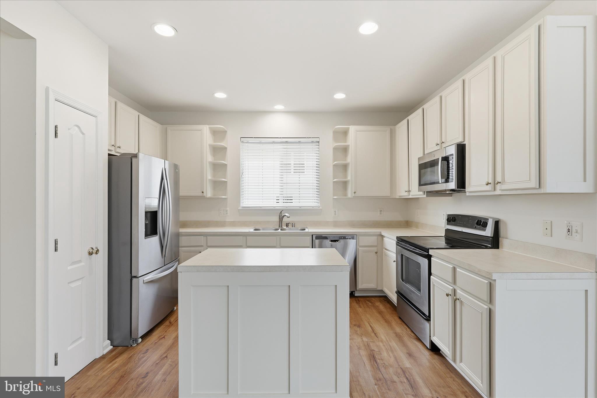 SOUTH RIDING - Residential Lease