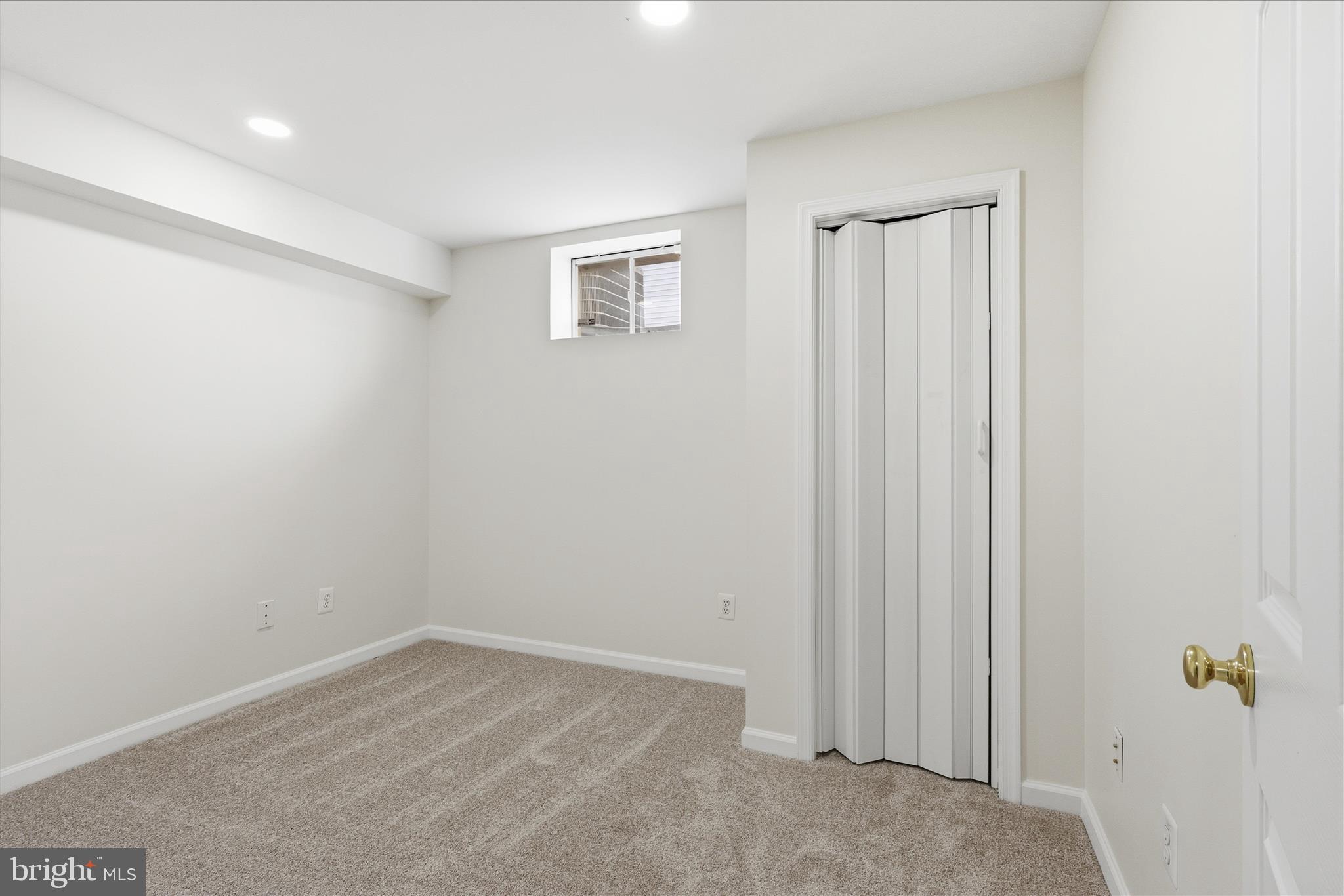 SOUTH RIDING - Residential Lease