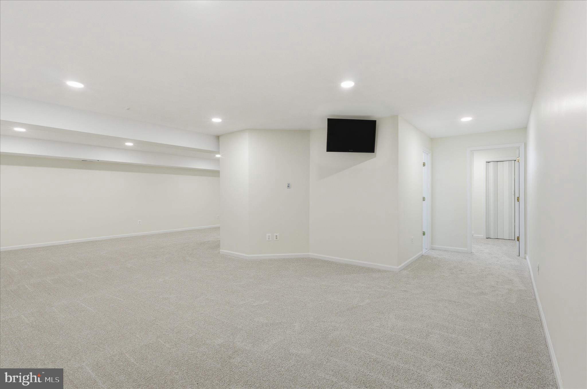 SOUTH RIDING - Residential Lease