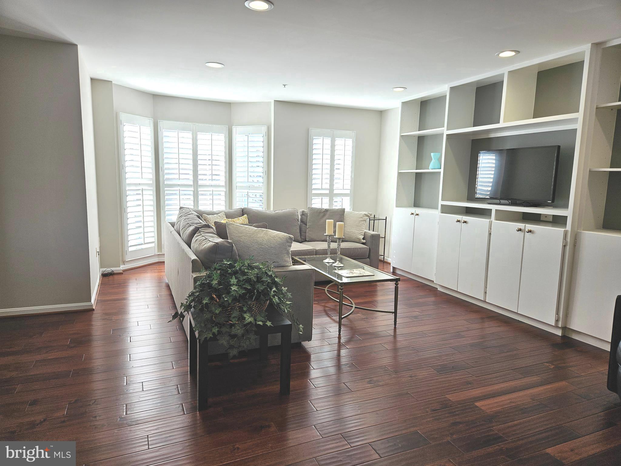 WINDGATE CONDO - Residential