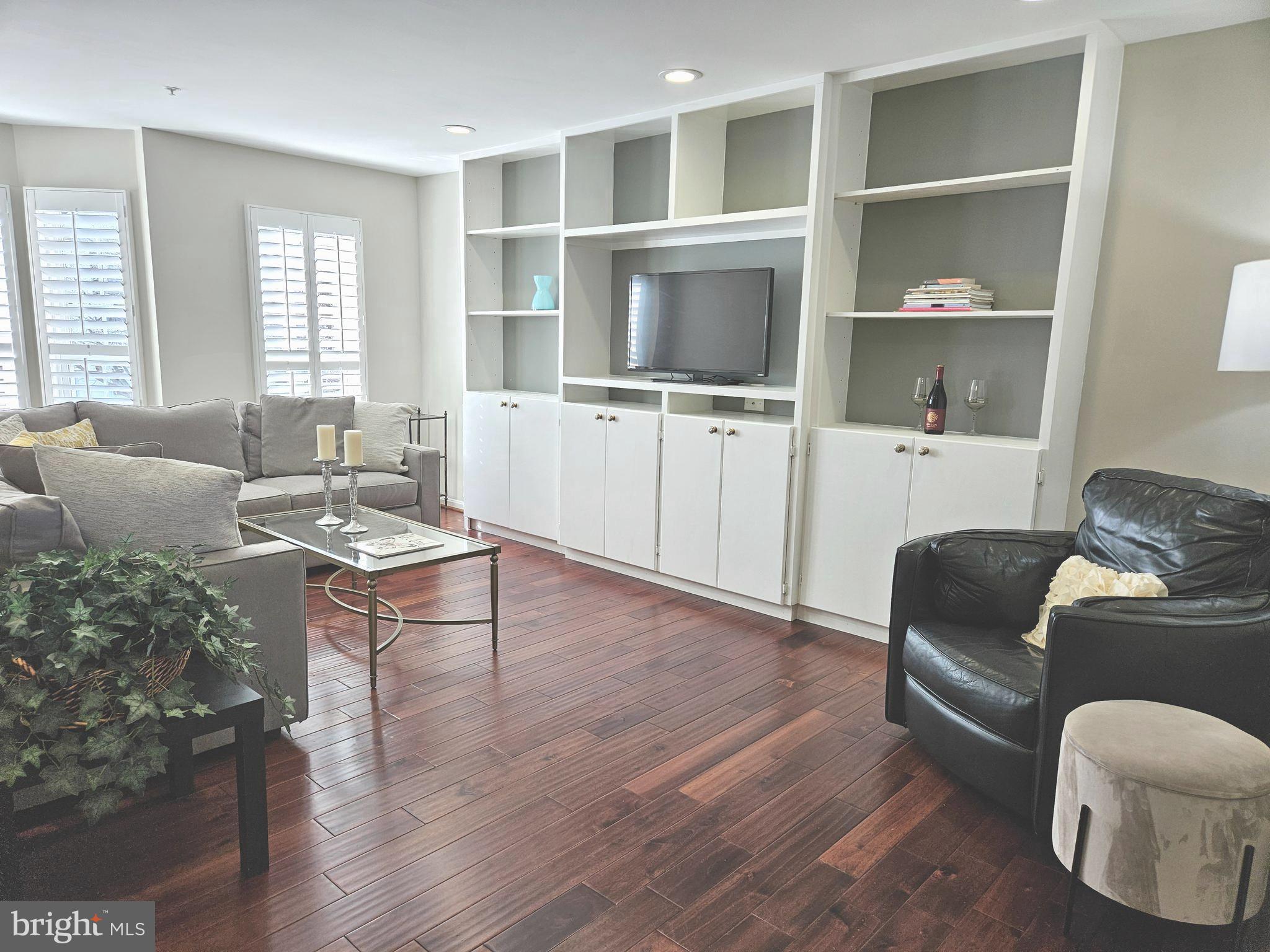 WINDGATE CONDO - Residential