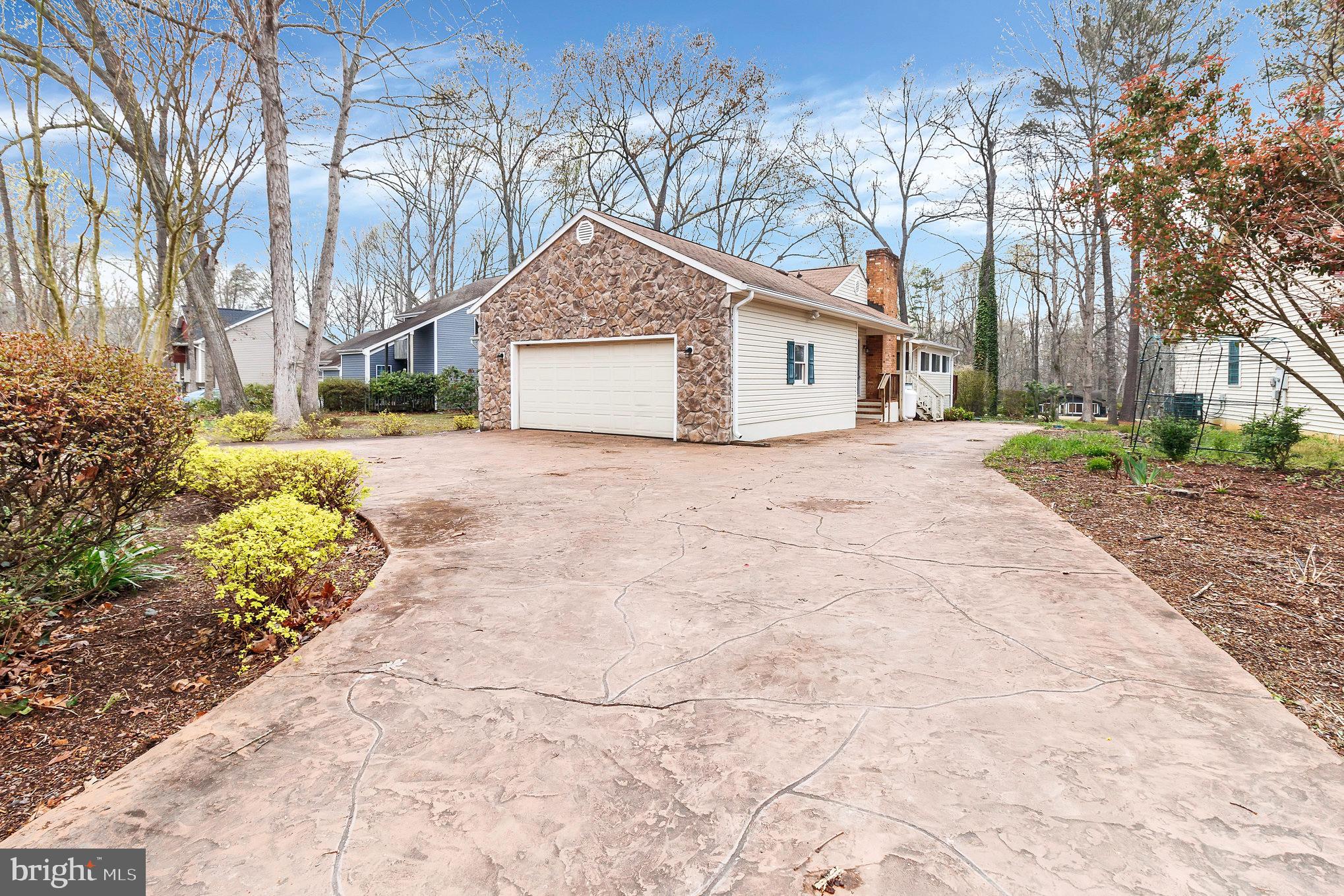 LAKE OF THE WOODS - Residential Lease