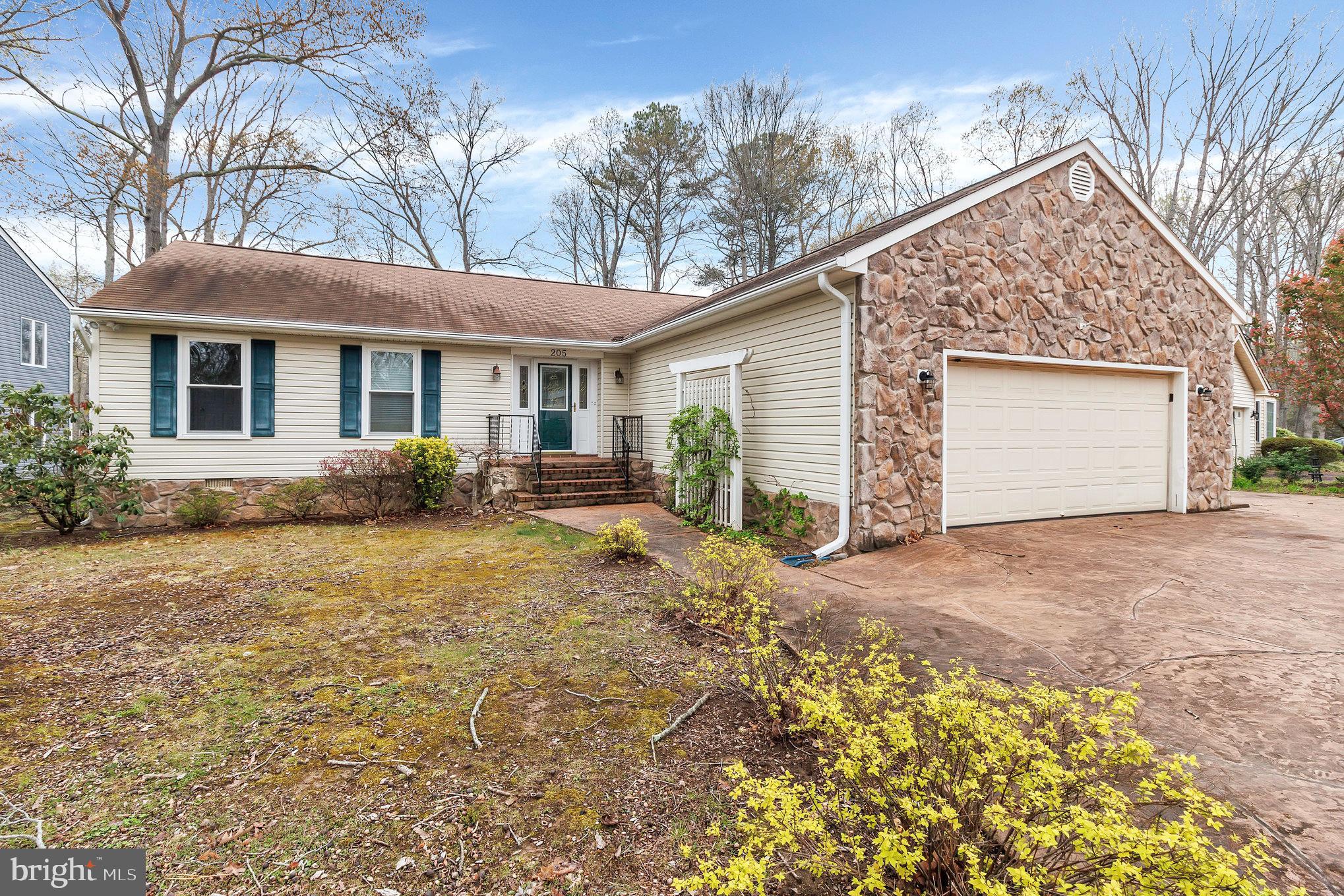 LAKE OF THE WOODS - Residential Lease