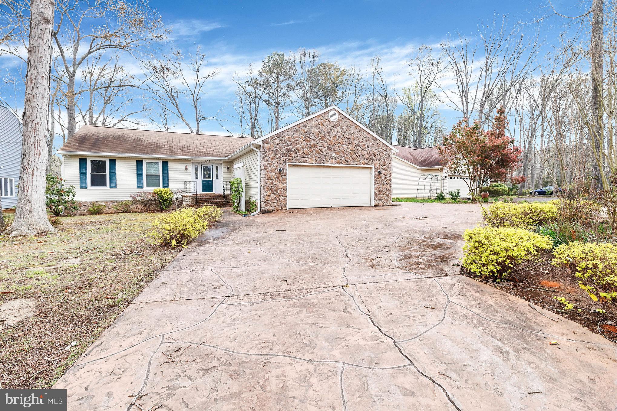 LAKE OF THE WOODS - Residential Lease