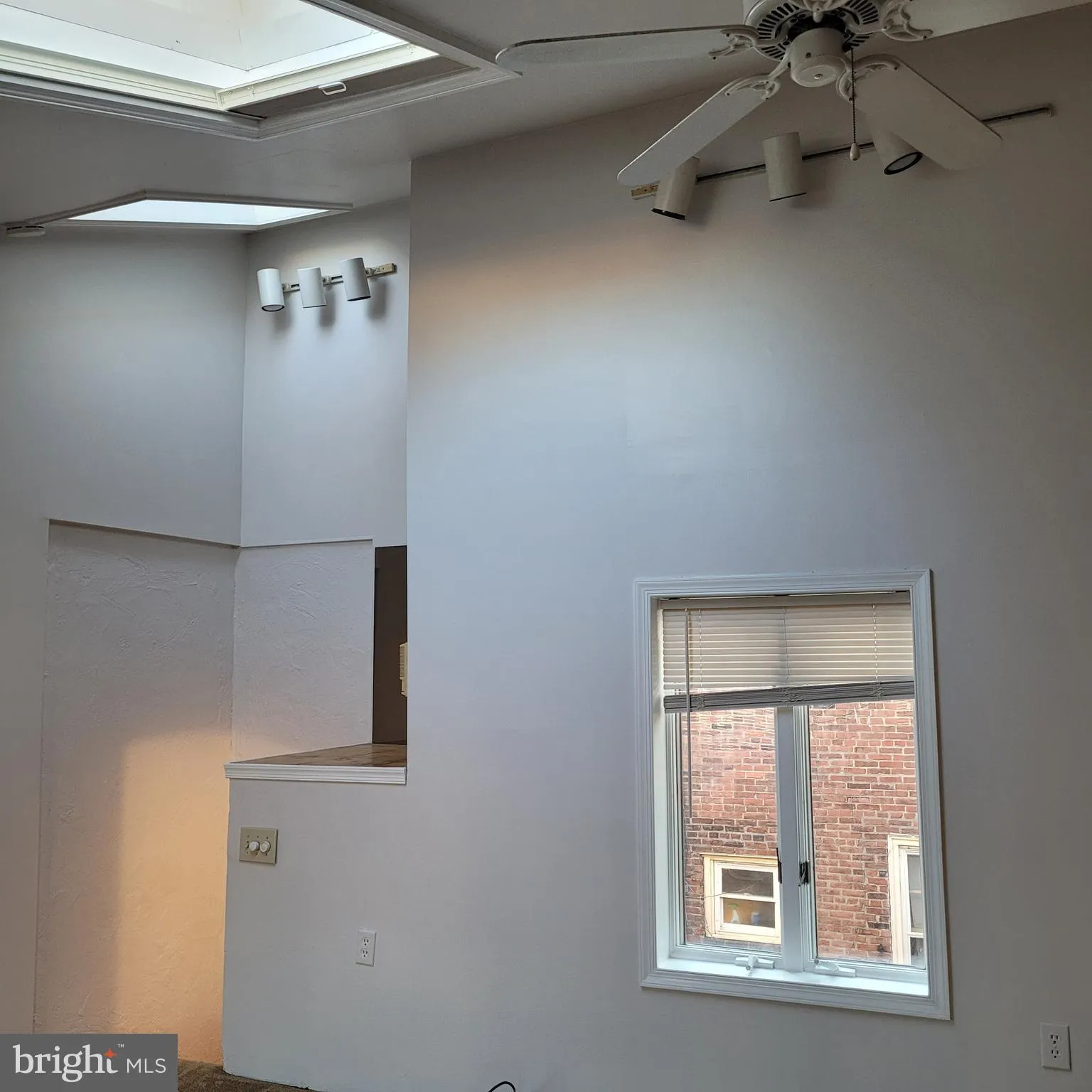 Philadelphia, Pennsylvania 19107, United States, 2 Bedrooms Bedrooms, ,1 BathroomBathrooms,Residential,Active,82124