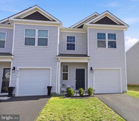 Townhouse For Sale - 876 Still Waters Lane<br/> PENNSBURG, PA 18073