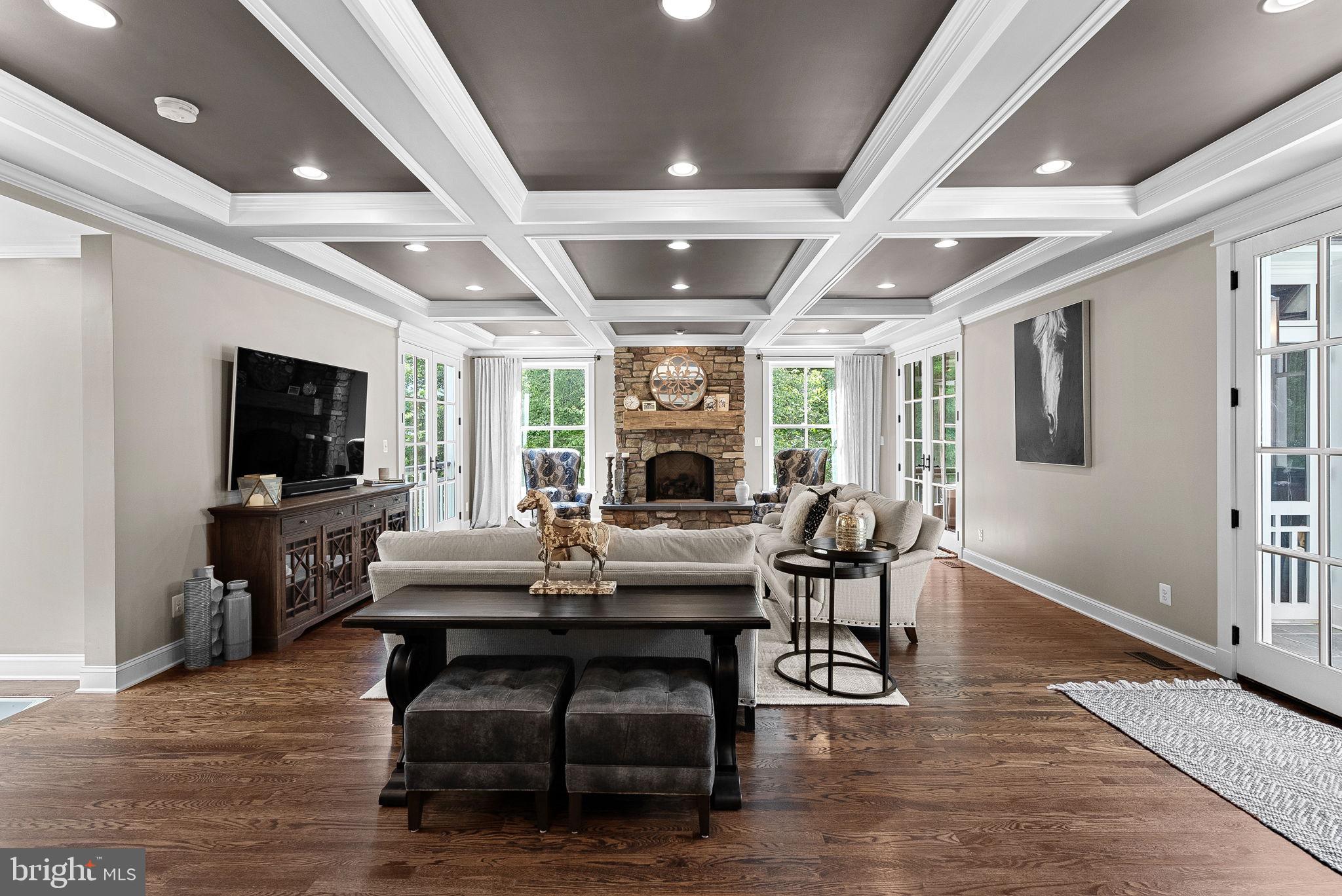 WESTHAMPTON - Residential