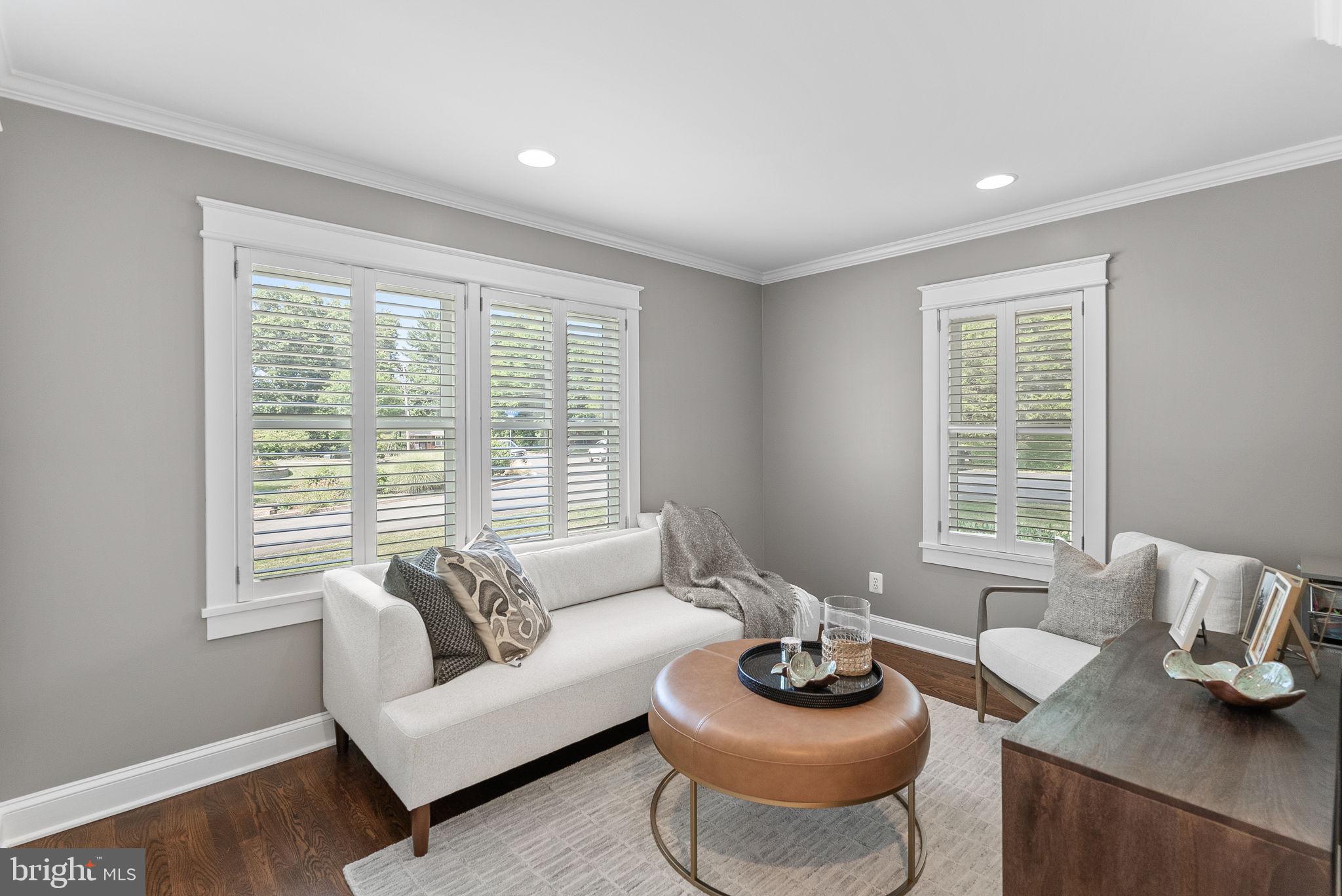 WESTHAMPTON - Residential