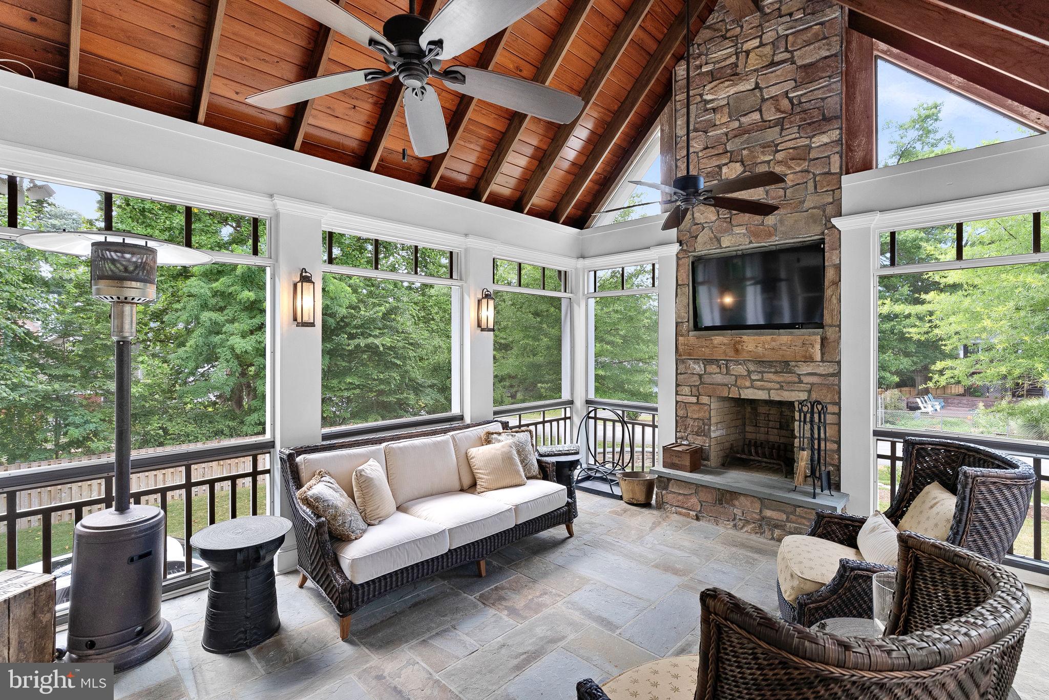 WESTHAMPTON - Residential